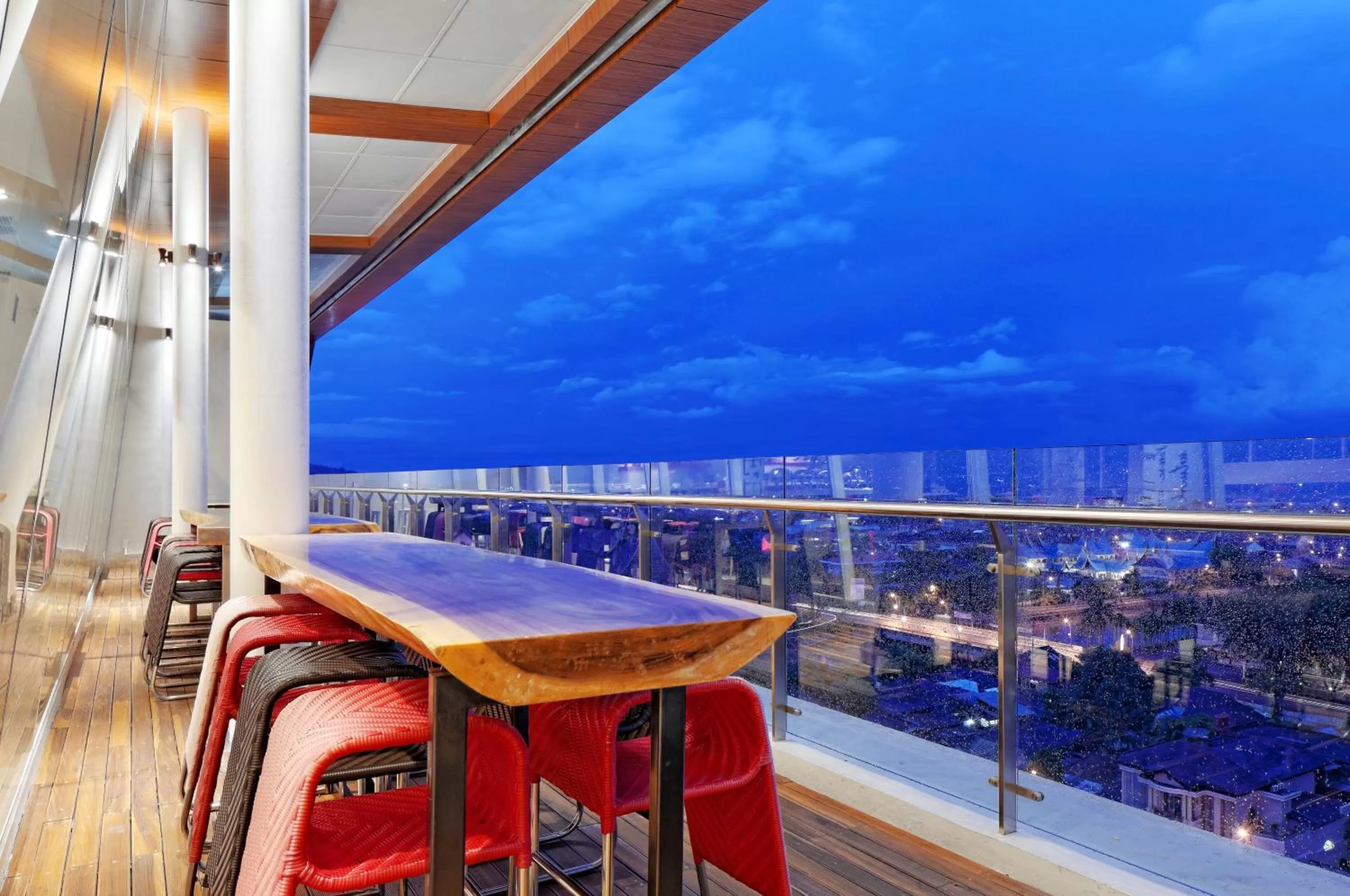 Restaurant/places to eat in Ibis Padang