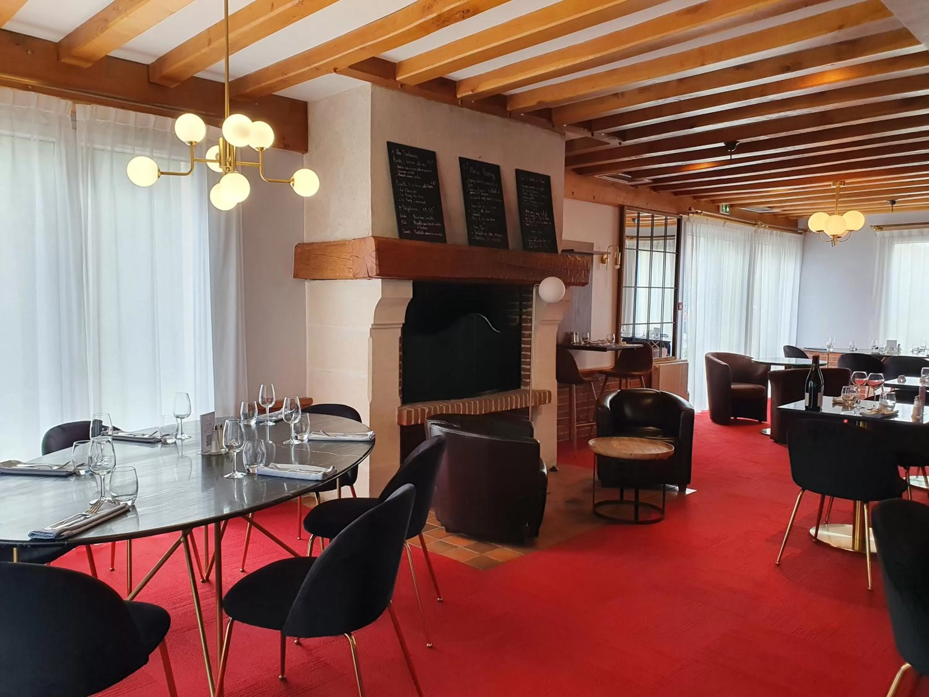 Hôtel Restaurant La Paix La Robe et le Palais