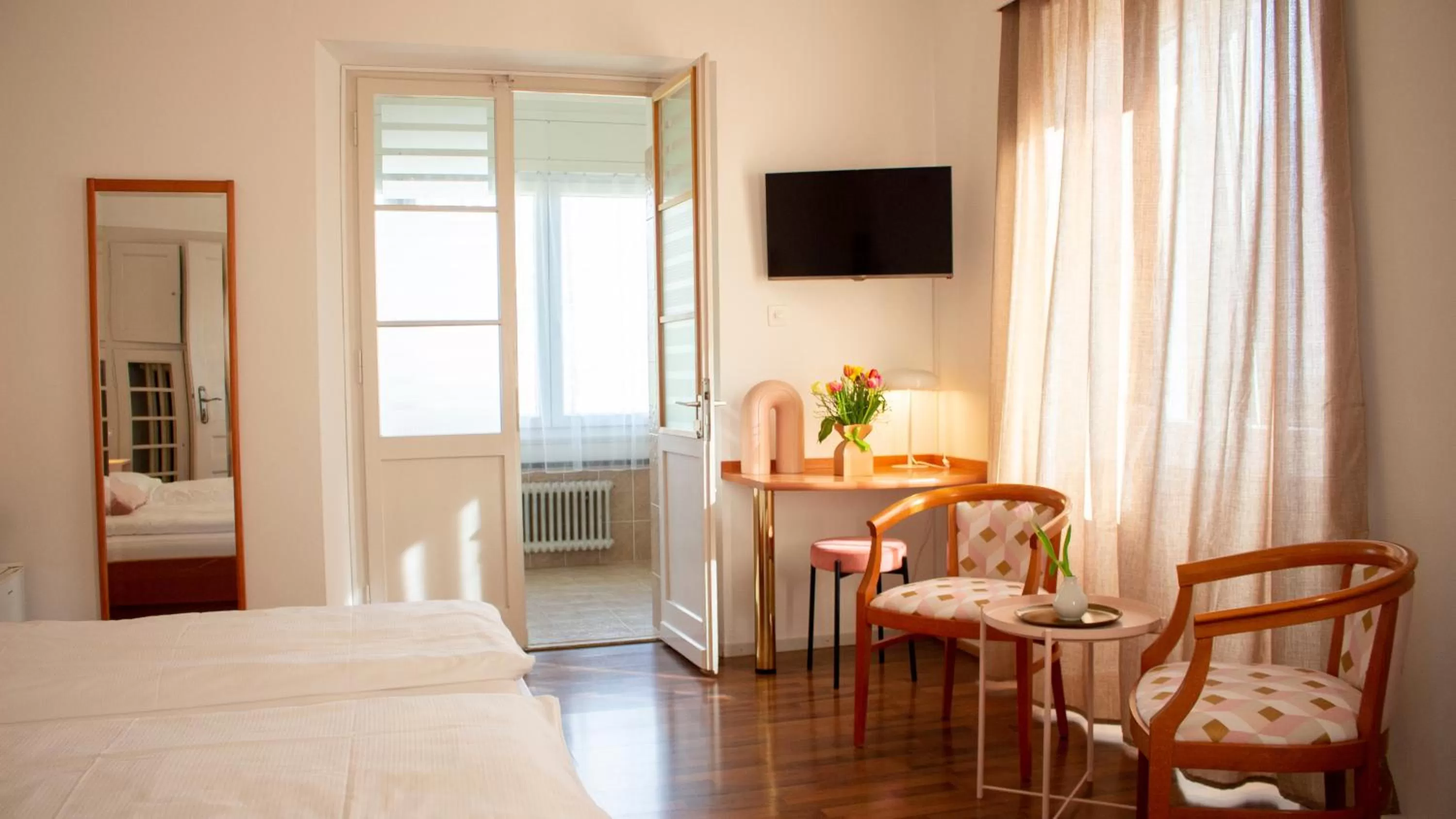 Photo of the whole room, Bed in Easy Stay by Hotel La Perla