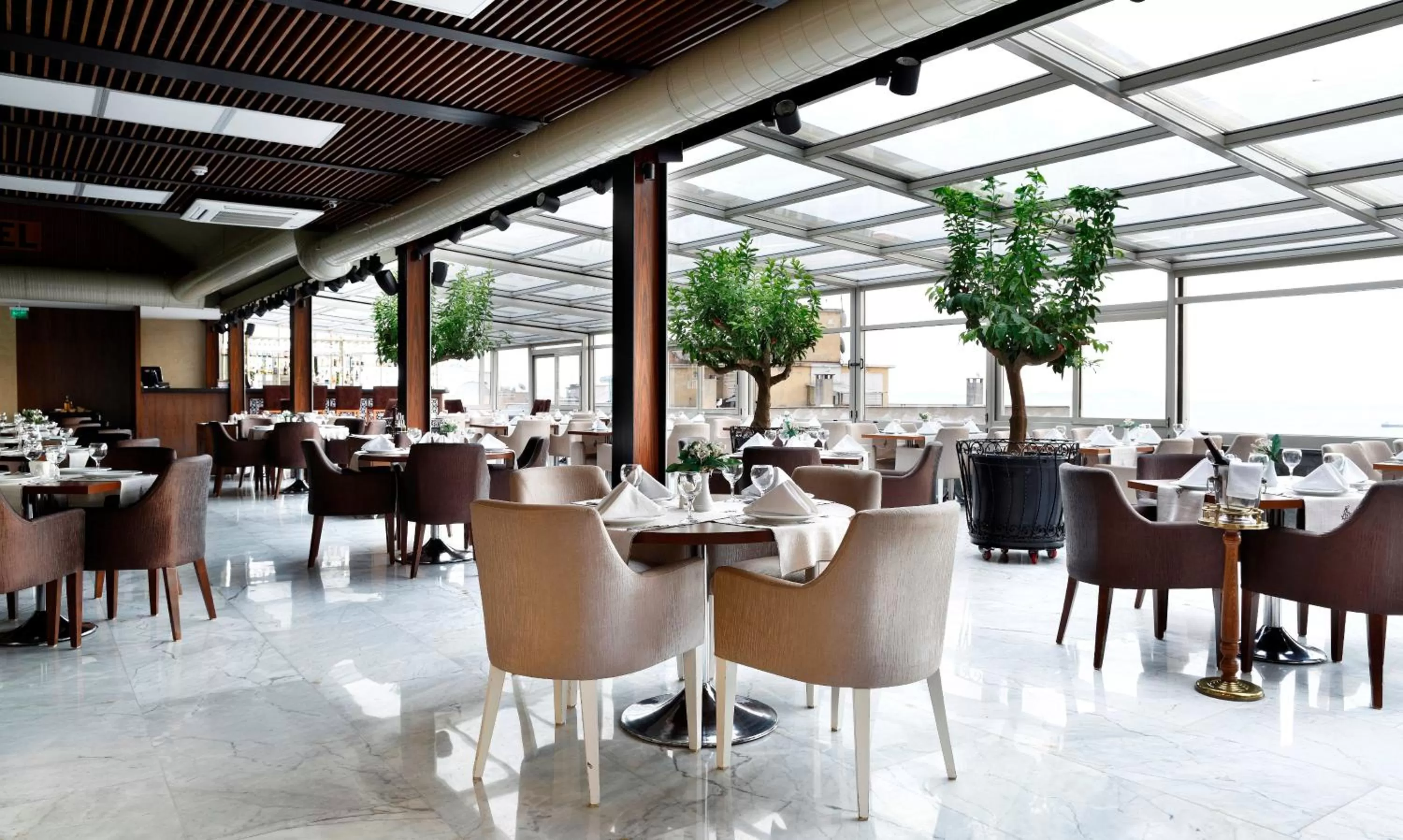 Restaurant/places to eat in Darkhill Hotel