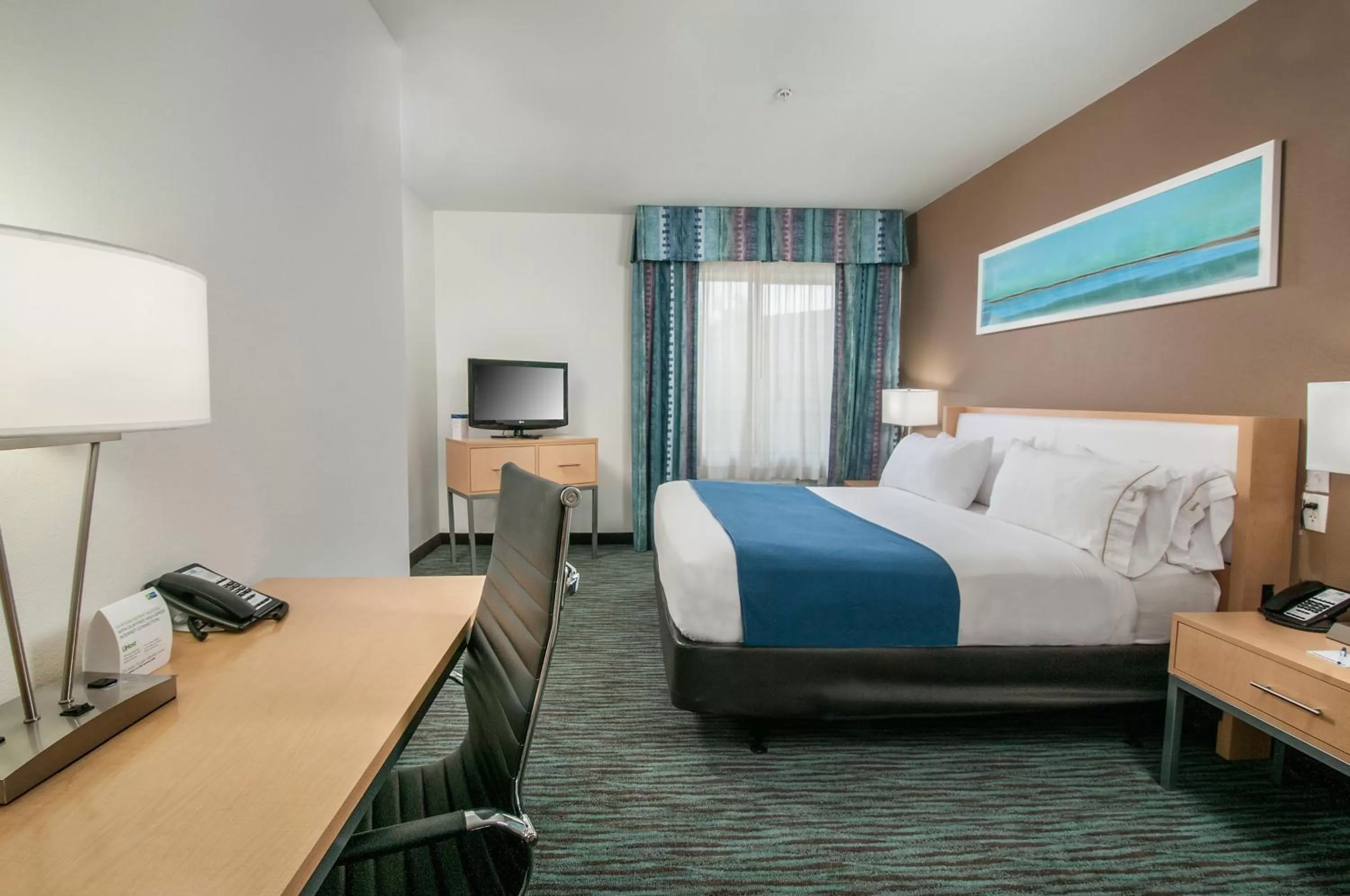 Photo of the whole room, Bed in Holiday Inn Express Hotel & Suites San Antonio - Rivercenter Area by IHG