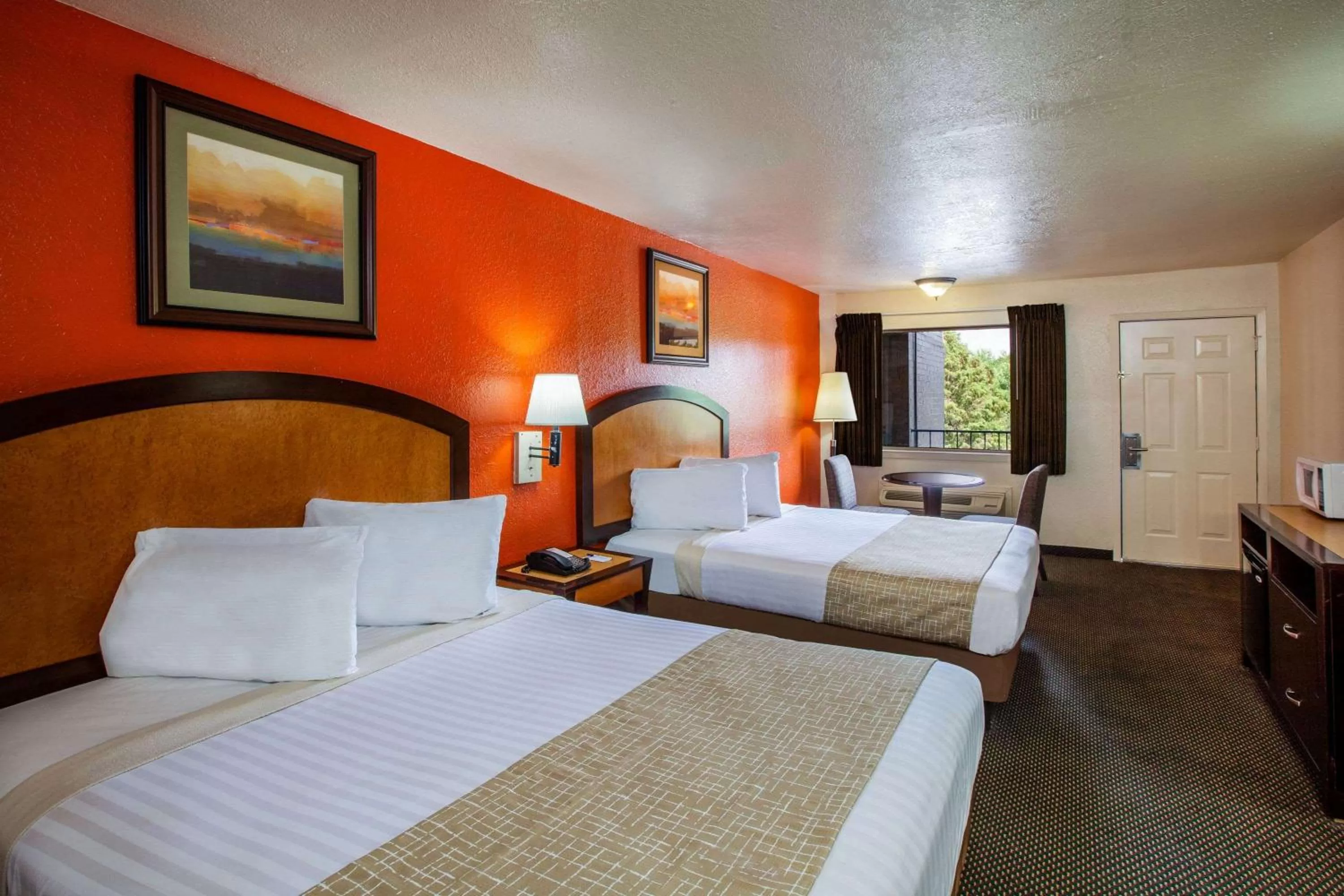 Photo of the whole room, Bed in Travelodge by Wyndham Houston Hobby Airport