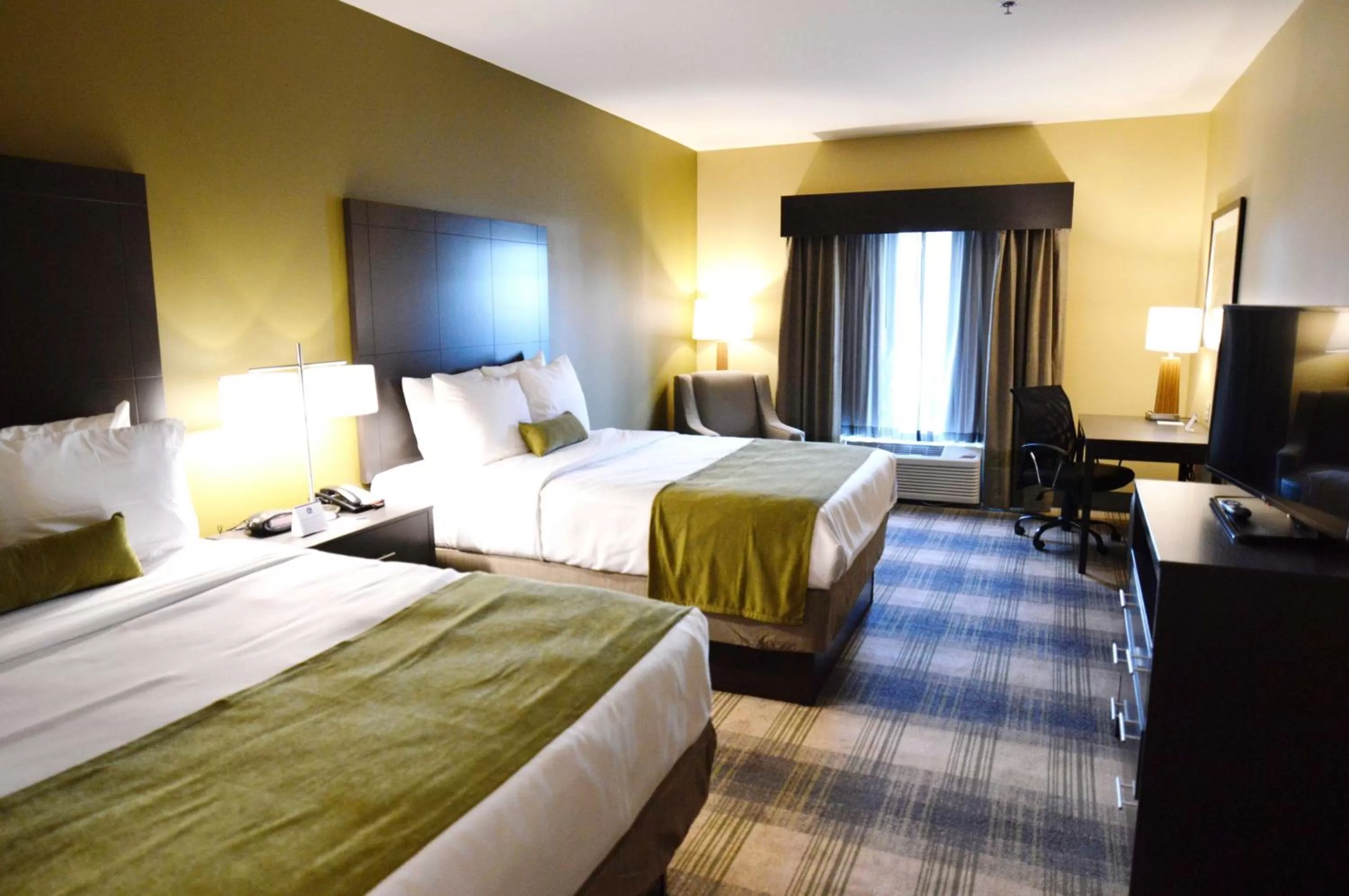 Photo of the whole room, Bed in Best Western Plus New Orleans Airport Hotel