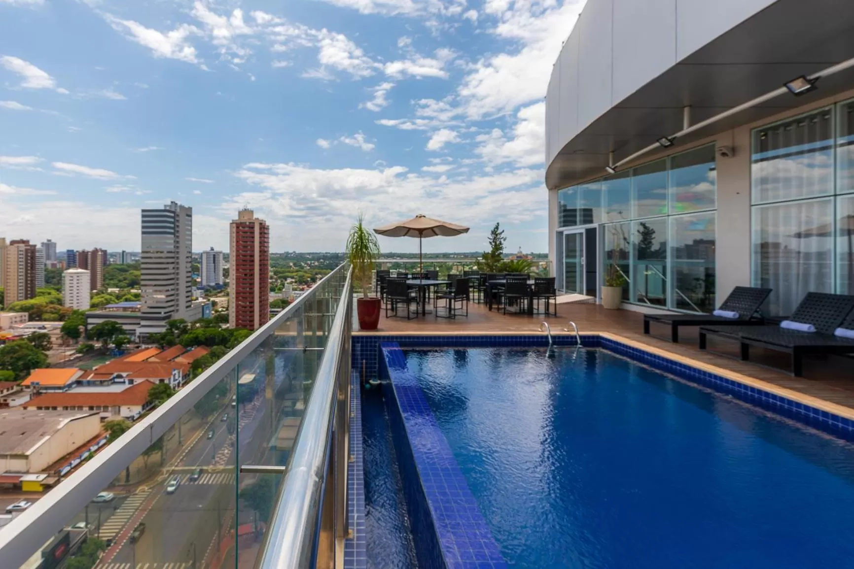 Swimming pool in Viale Tower Hotel