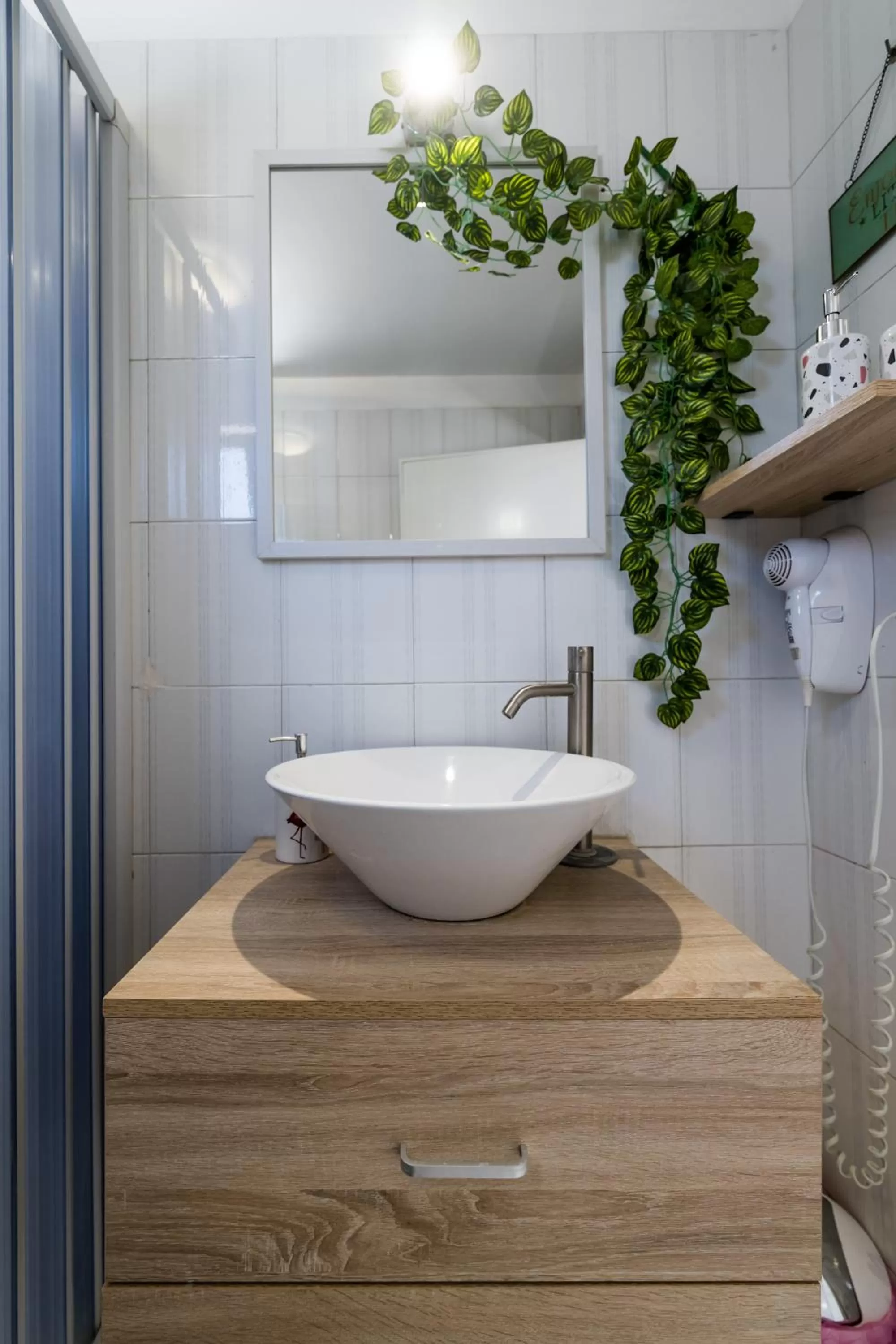 Bathroom in Flamingo B&B