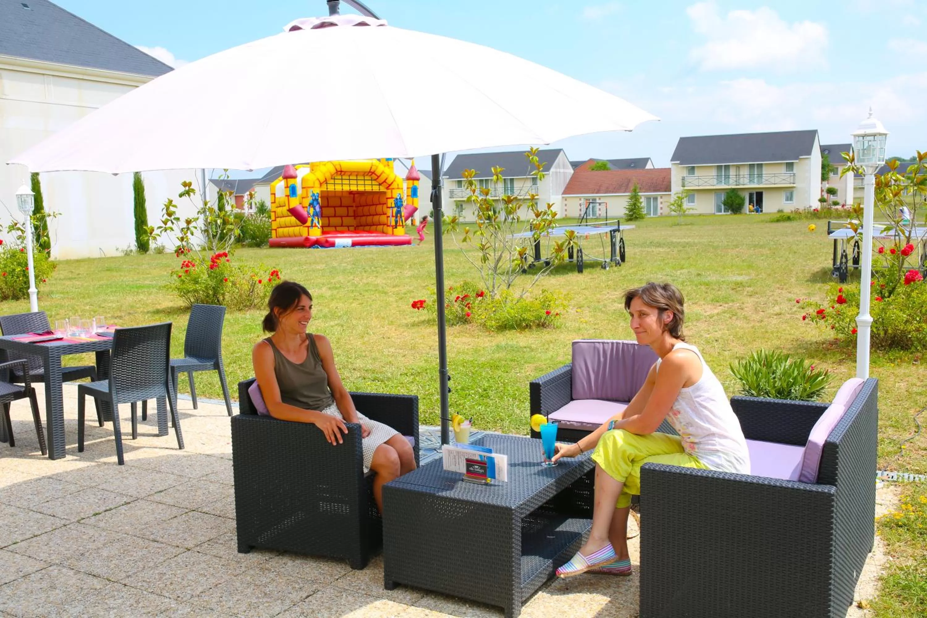 Patio in Résidence Villa Bellagio Amboise by Popinns