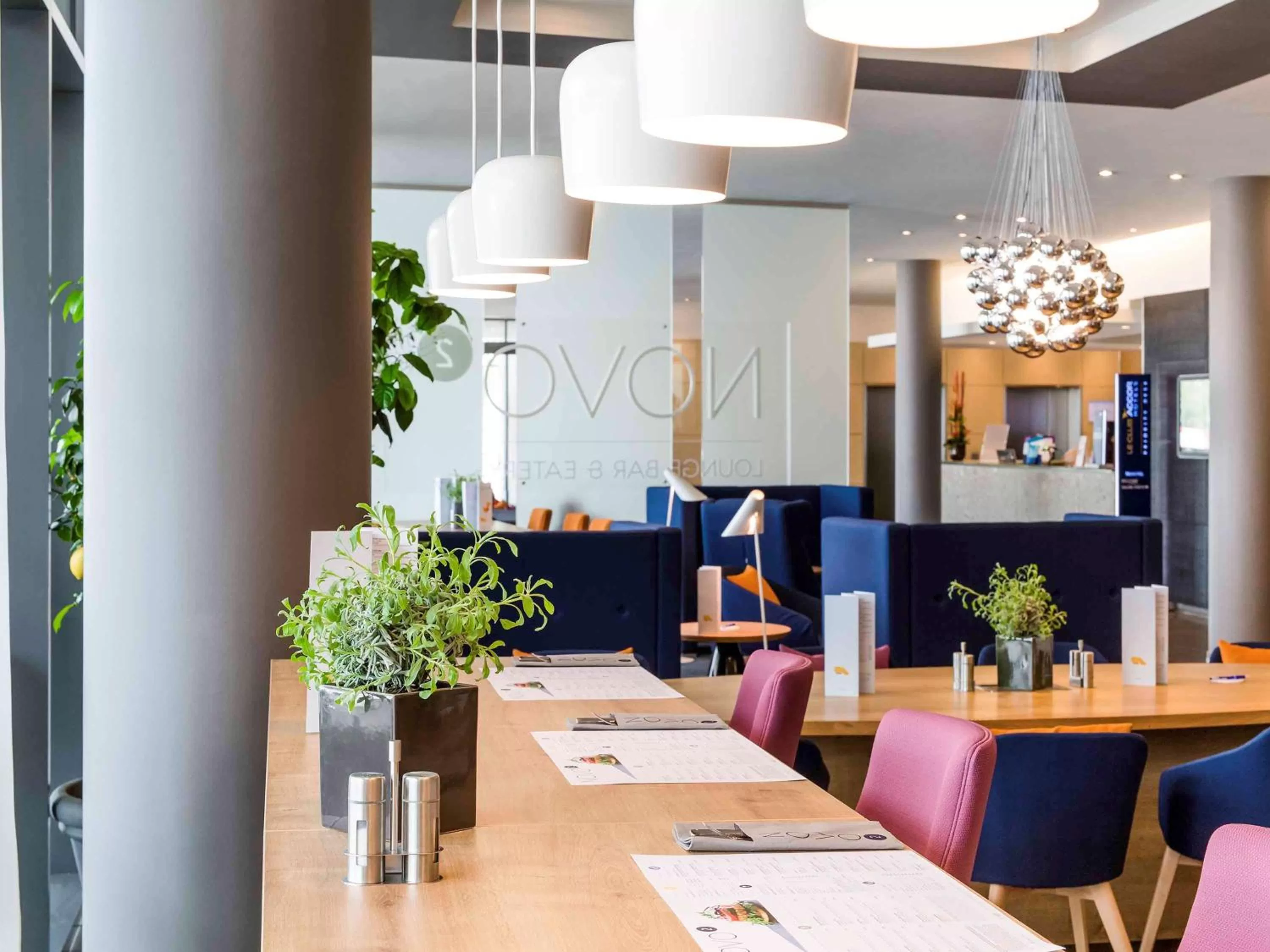 Lounge or bar in Novotel München Messe