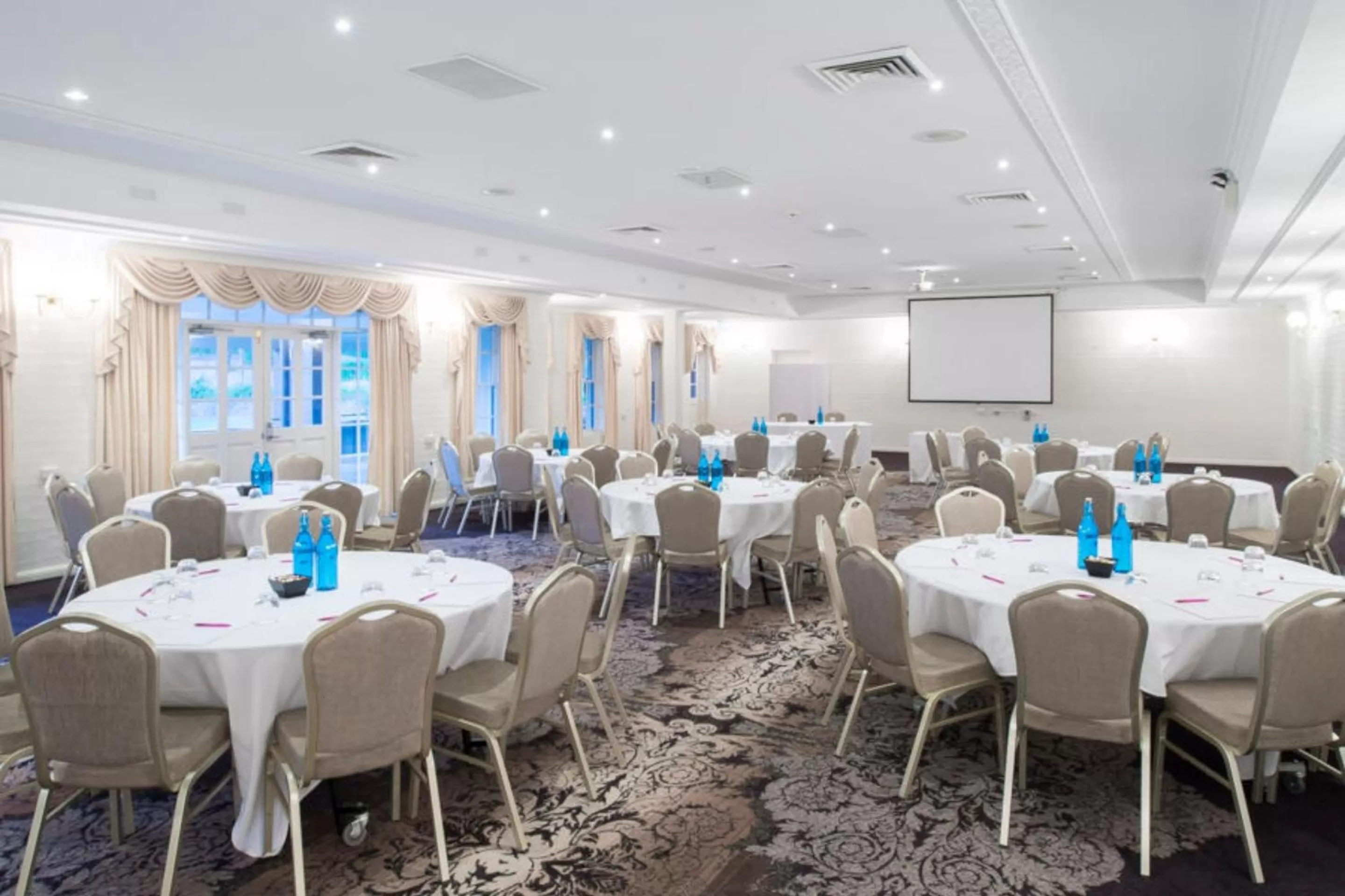 Meeting/conference room in Crowne Plaza Hawkesbury Valley by IHG