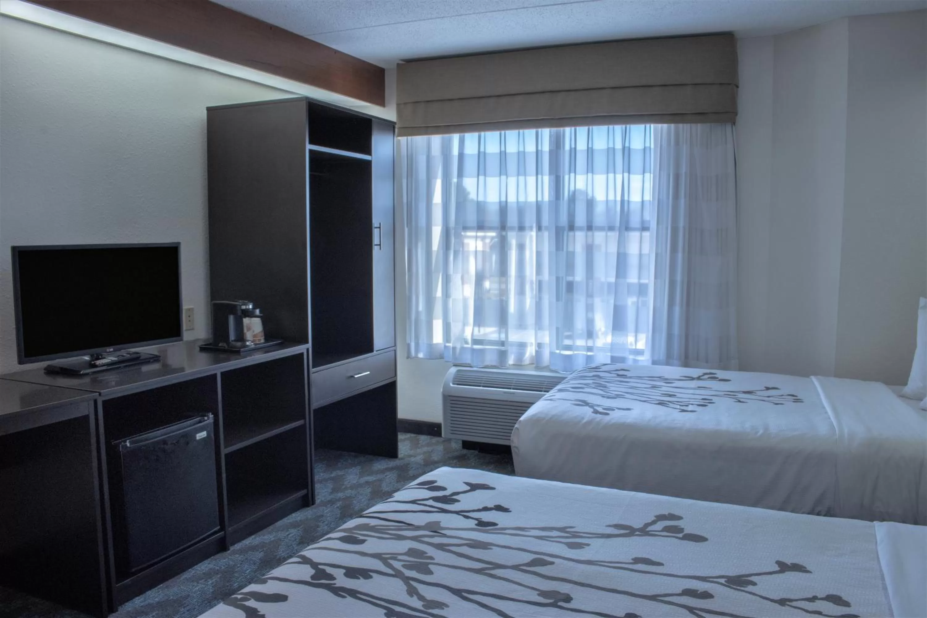 Bed in Sleep Inn Lake Wright - Norfolk Airport