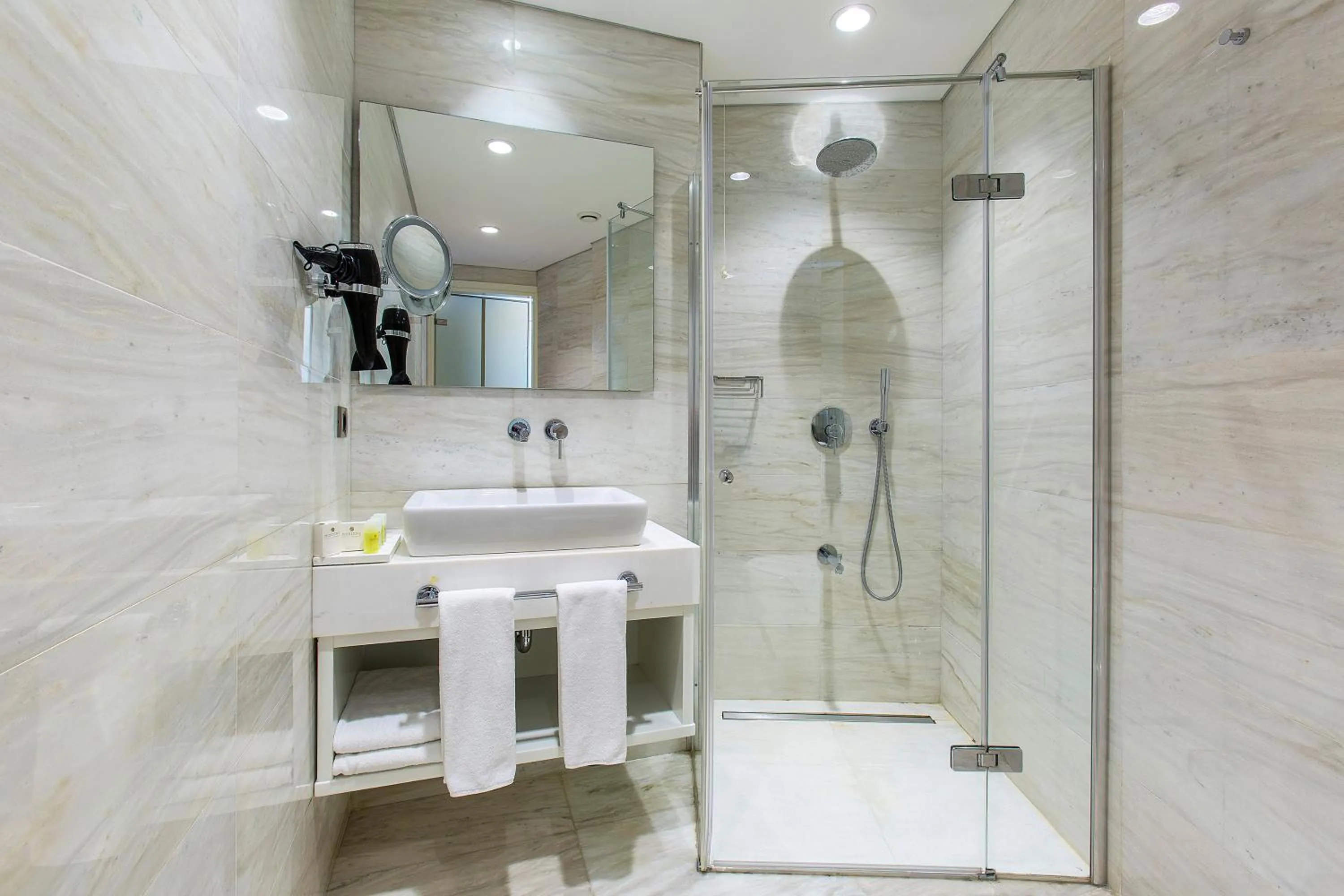 Bathroom in Hotel Morione & Spa Center