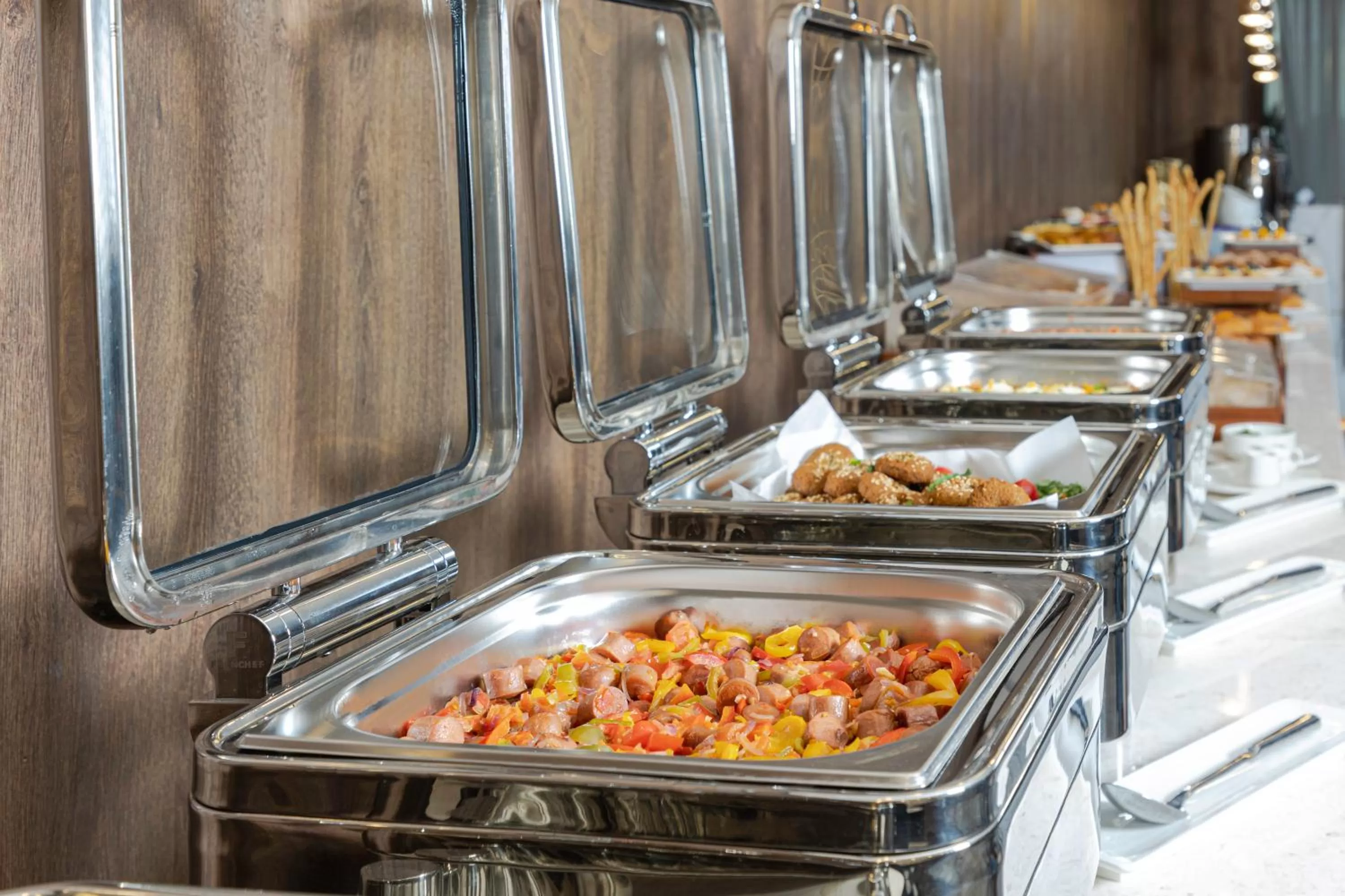 Restaurant/places to eat in Seven Gardens Hotel Al Narjis