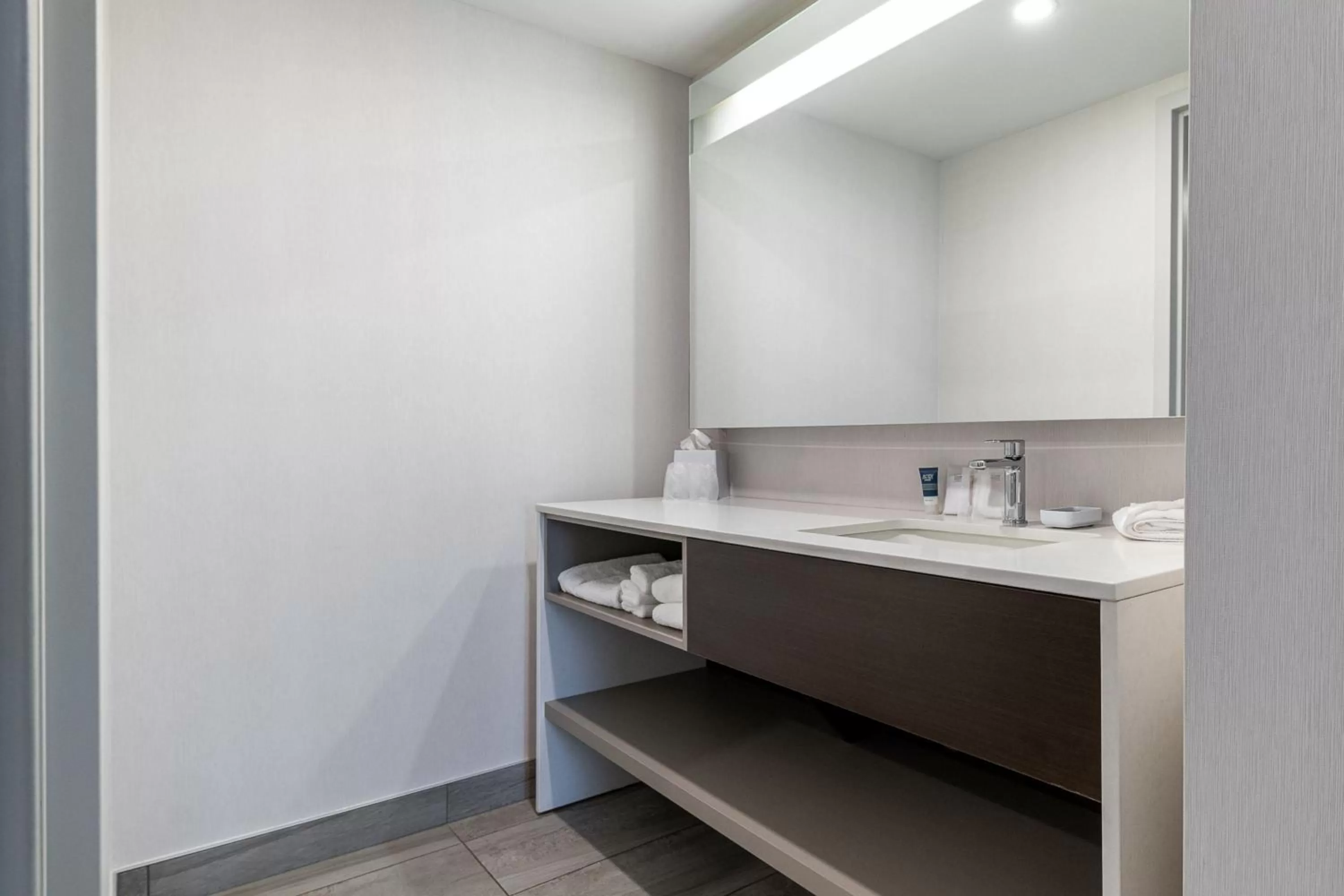 Bathroom in Four Points by Sheraton Lévis Convention Centre