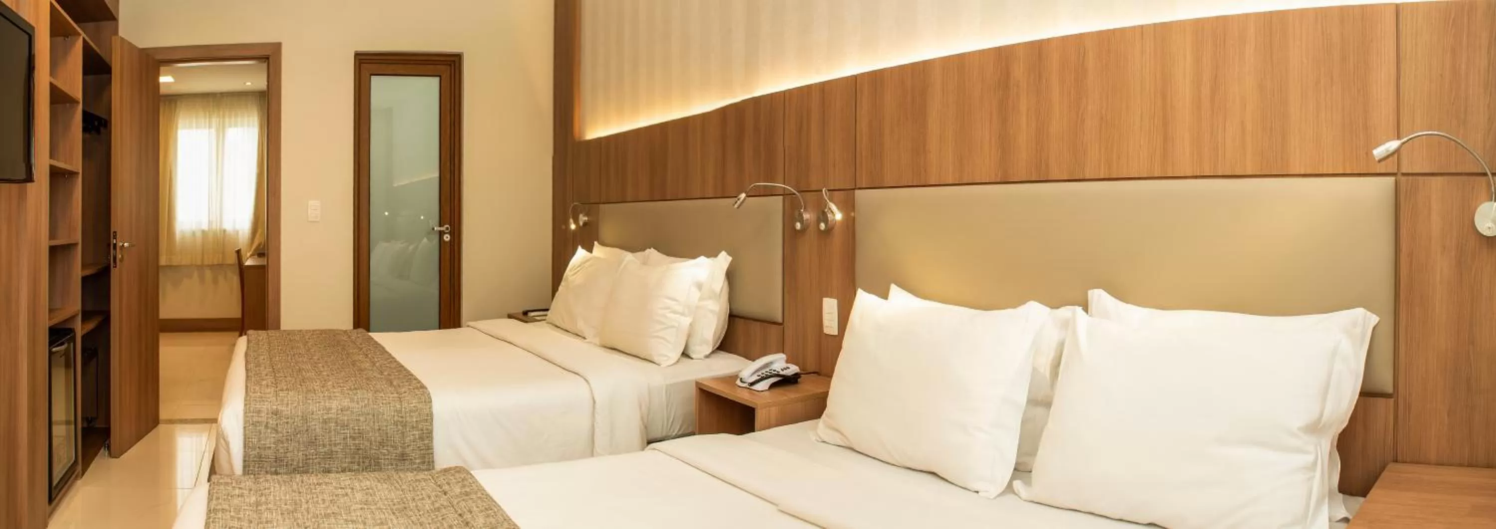 Photo of the whole room, Bed in Hotel Astoria Copacabana