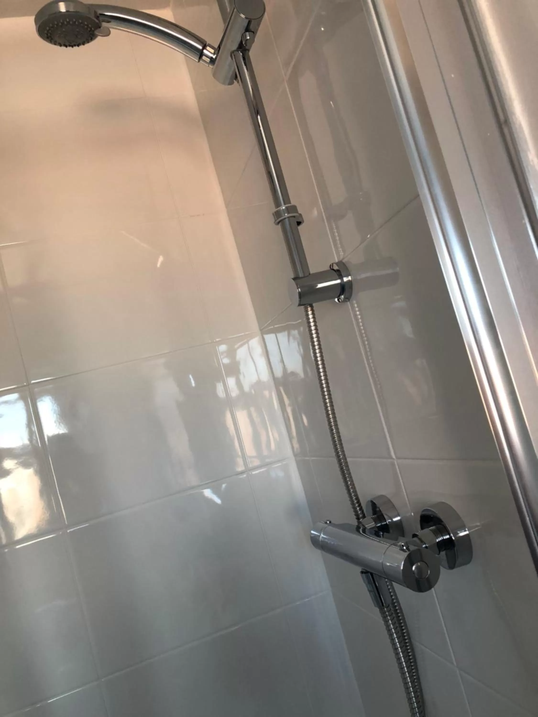 Shower in The Embassy Hotel