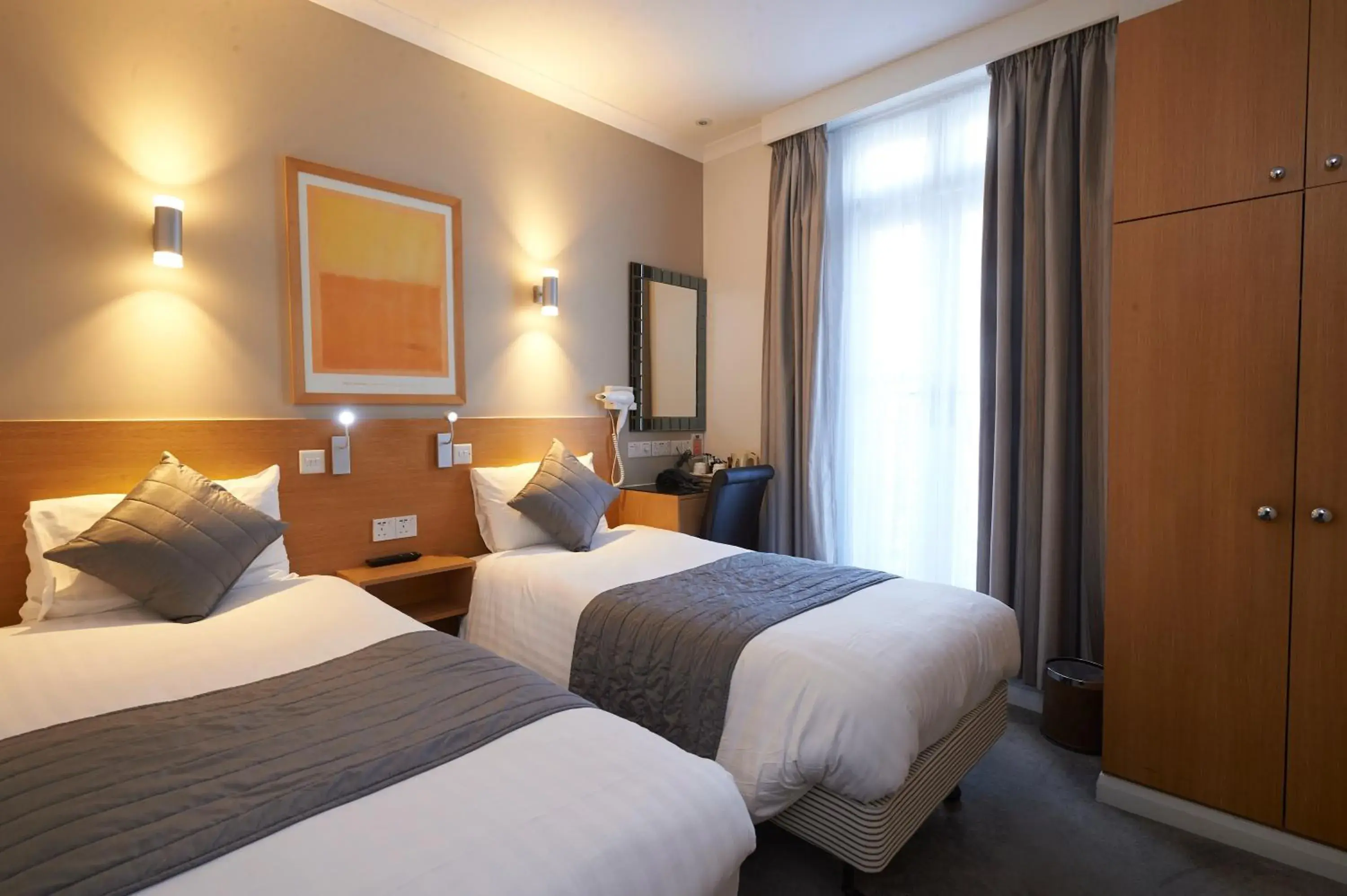 Twin Room - single occupancy in Luna And Simone Hotel Twin Room - single occupancy in Luna And Simone Hotel