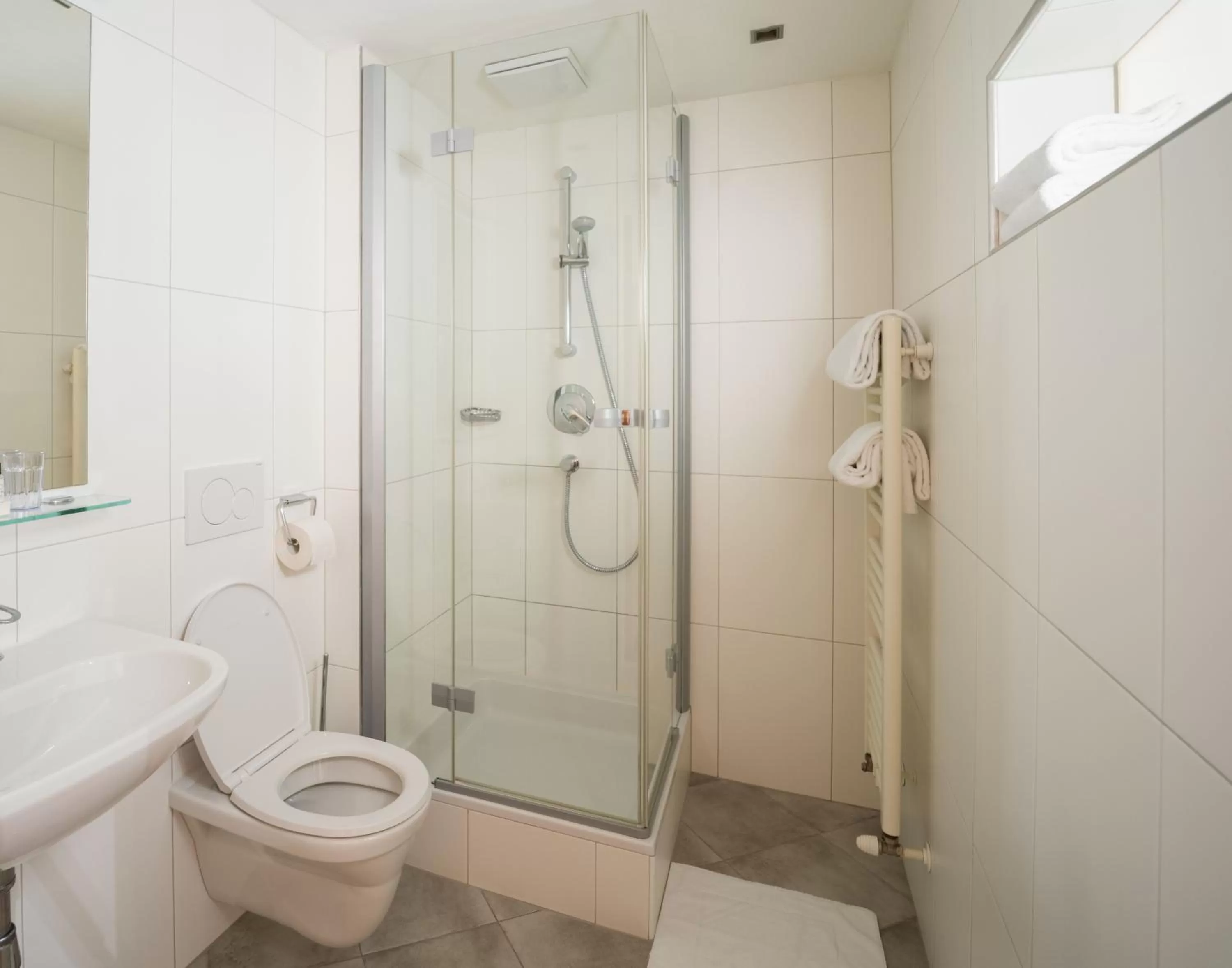 Shower in Hotel Post Wien