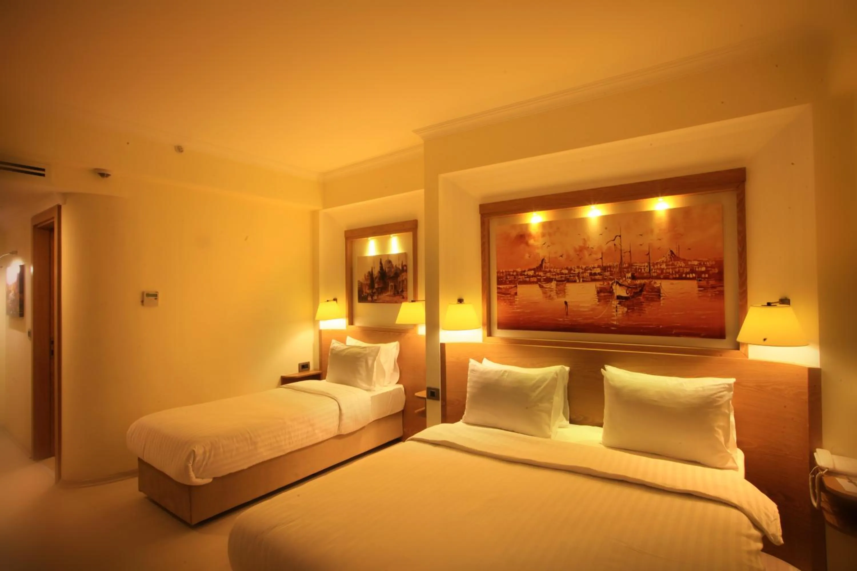 Bedroom, Bed in Beyoglu MLS Hotel