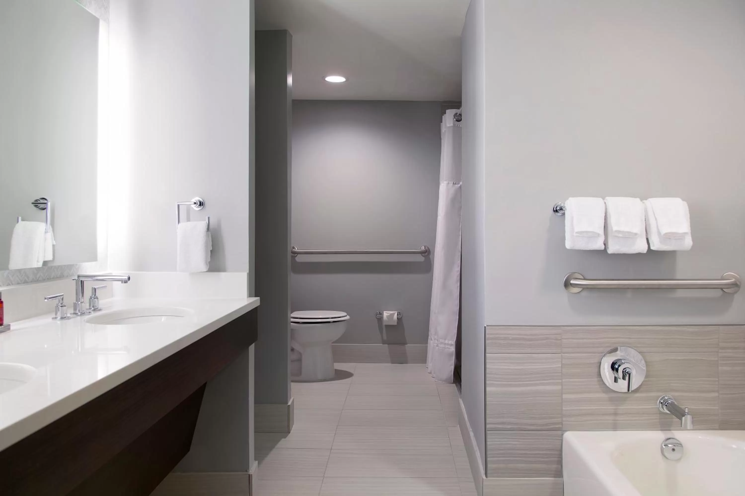 Bathroom in Franklin Marriott Cool Springs