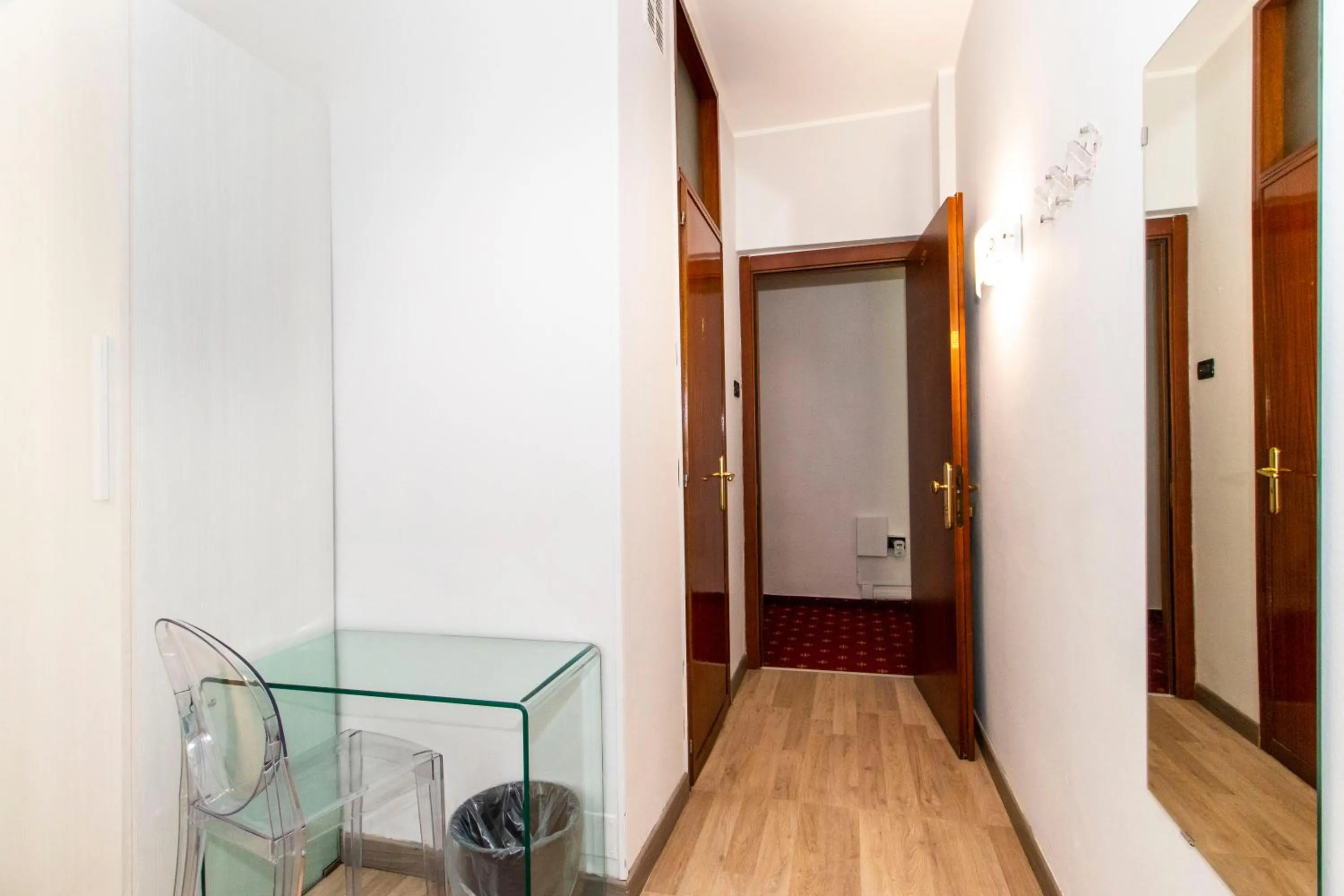 Photo of the whole room in Hotel Cristallo Torino