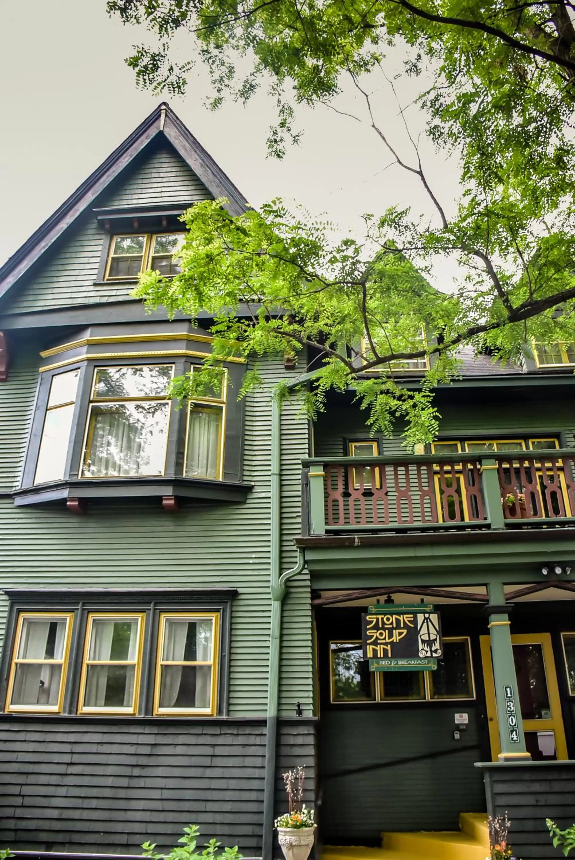 Facade/entrance in Stone Soup Inn