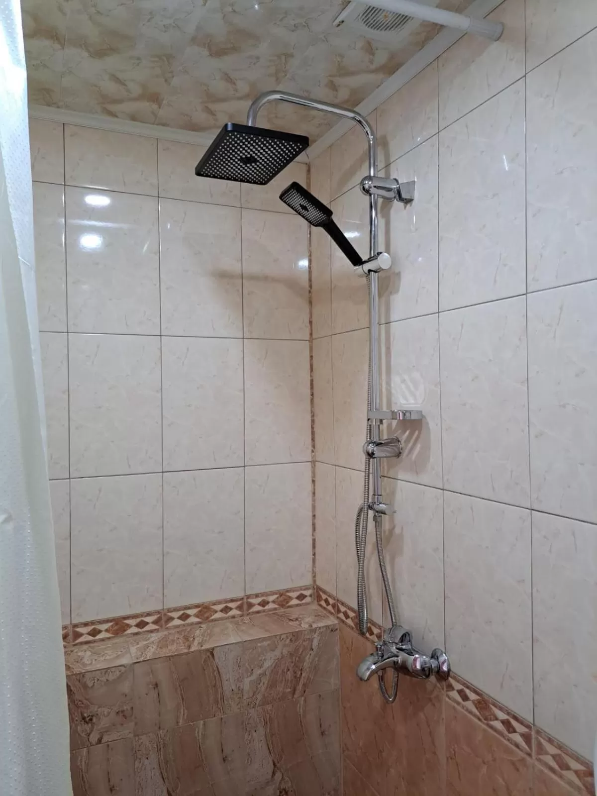 Shower in Guest House David's B&B