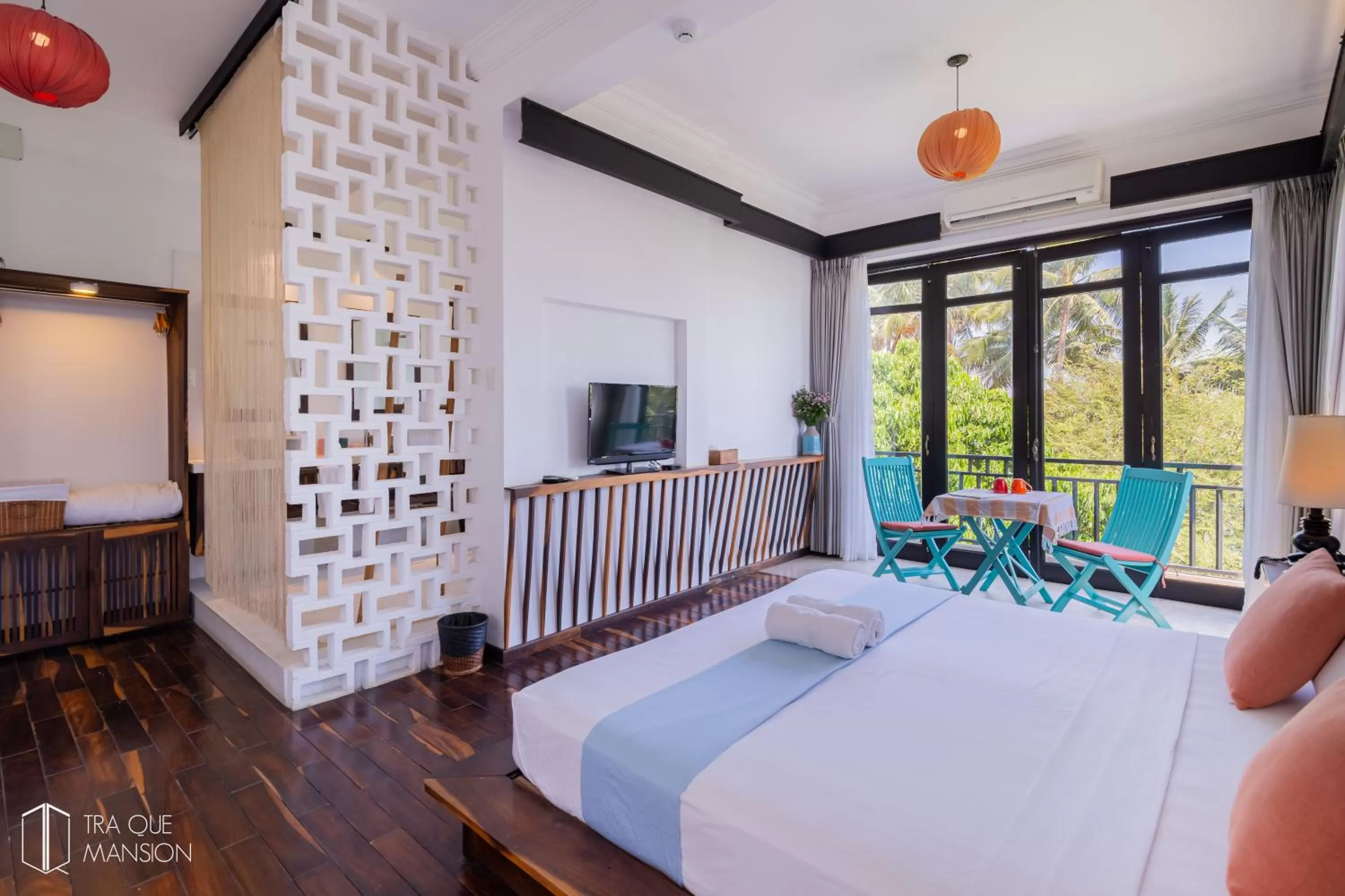 Photo of the whole room, Bed in Tra Que Mansion