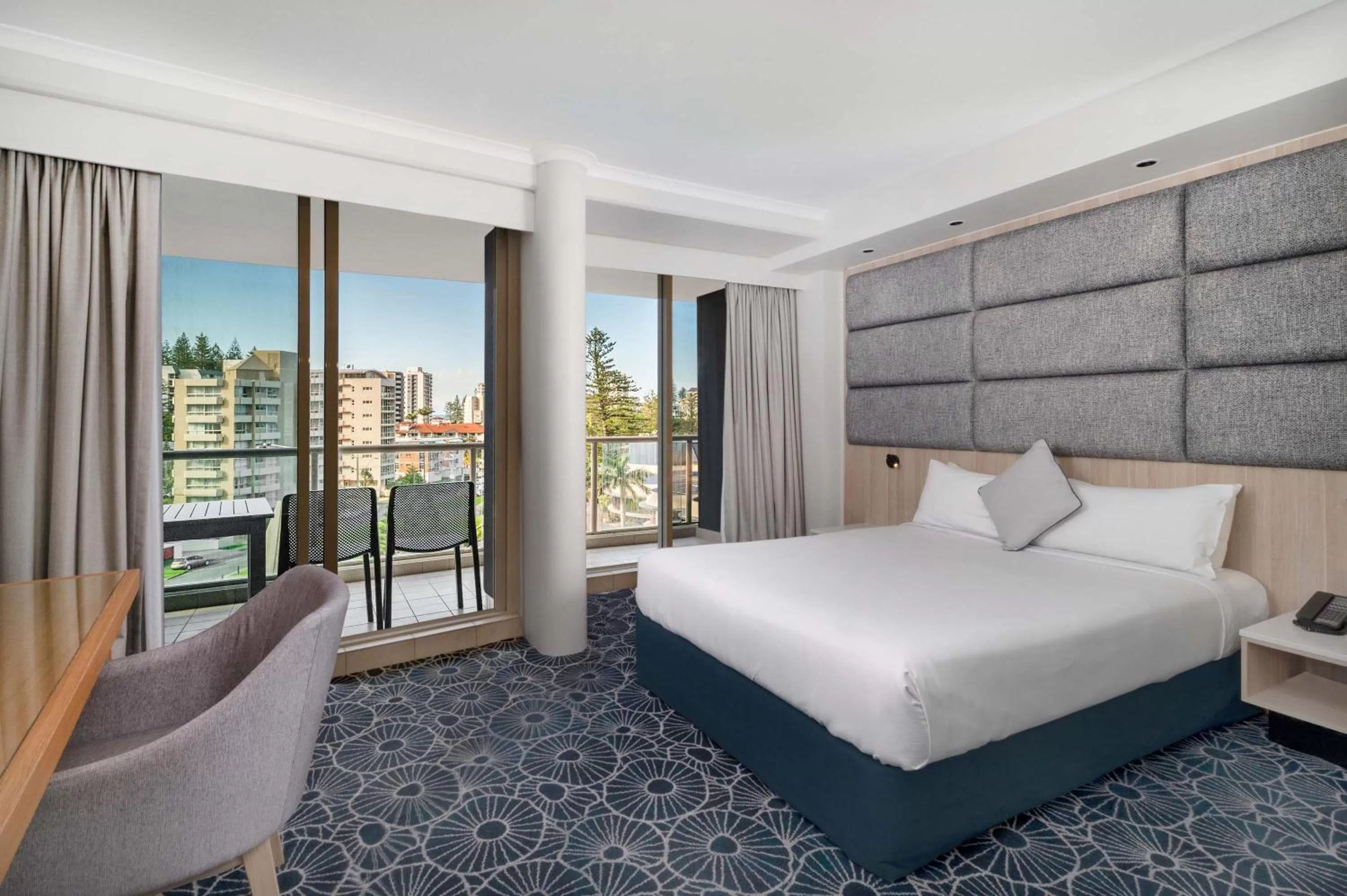 Photo of the whole room, Bed in The Sebel Twin Towns