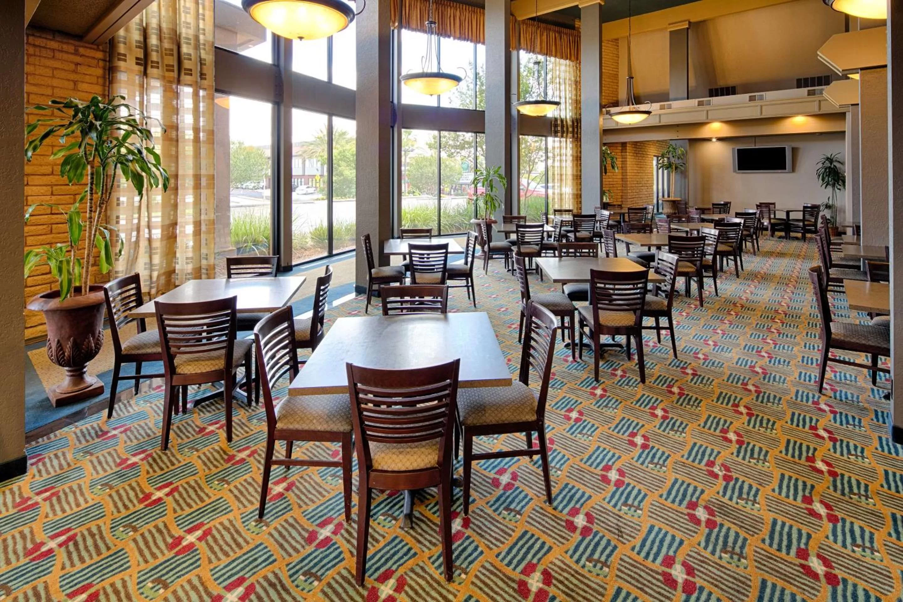 Dining area in Red Lion Hotel Redding