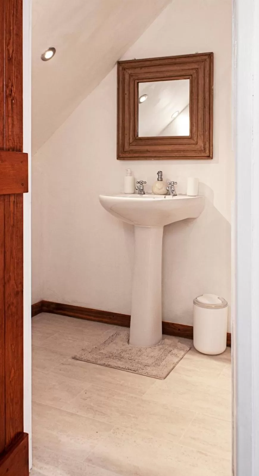 Bathroom in Little Pie in the Sky