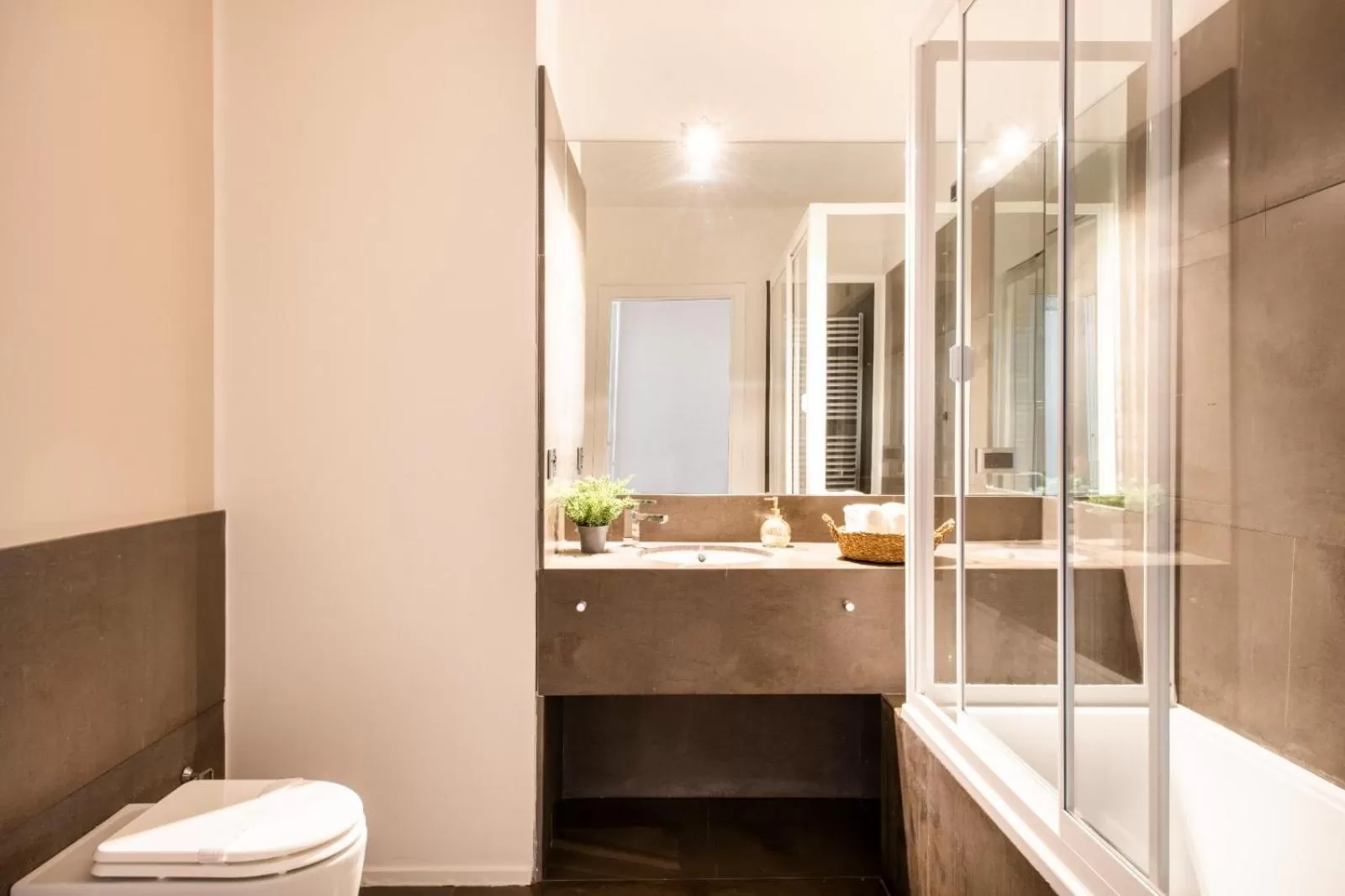 Bathroom in Moncada Suites & Apartments