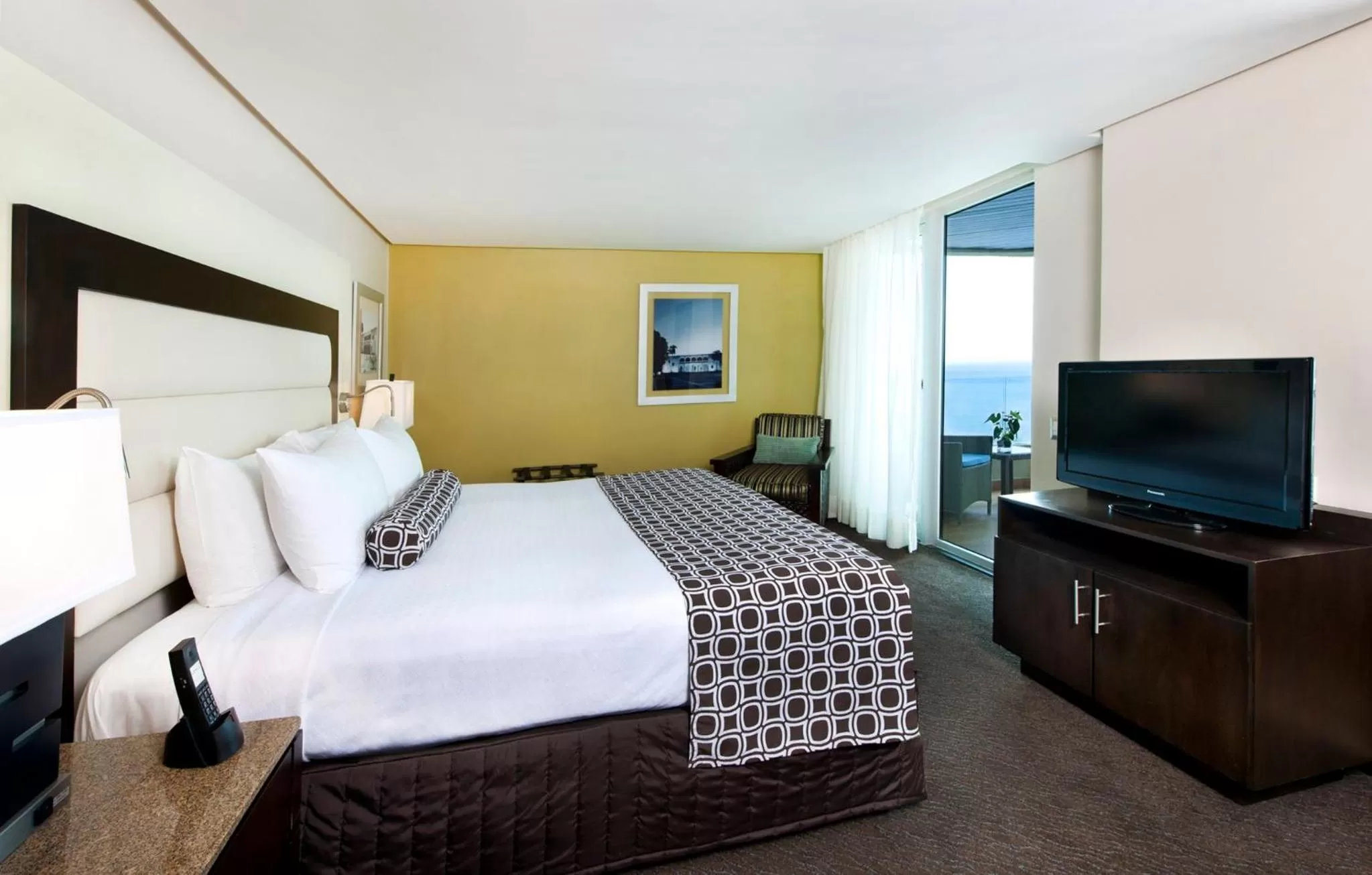 Bedroom, Bed in Crowne Plaza Santo Domingo by IHG