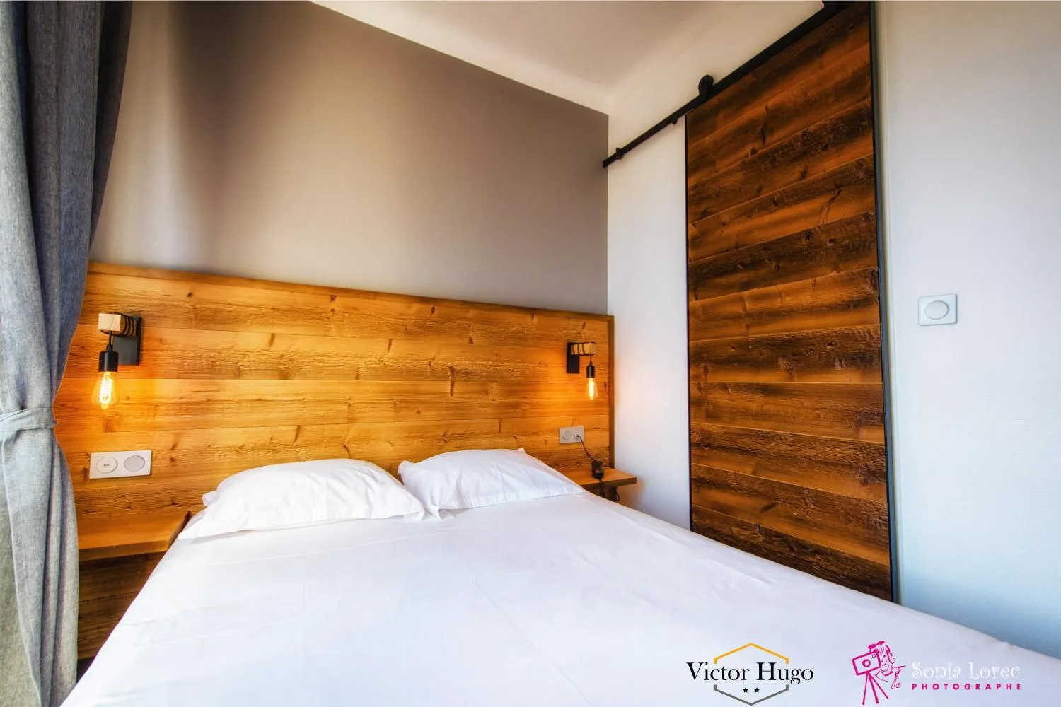 Bed in Hôtel Victor Hugo Lorient