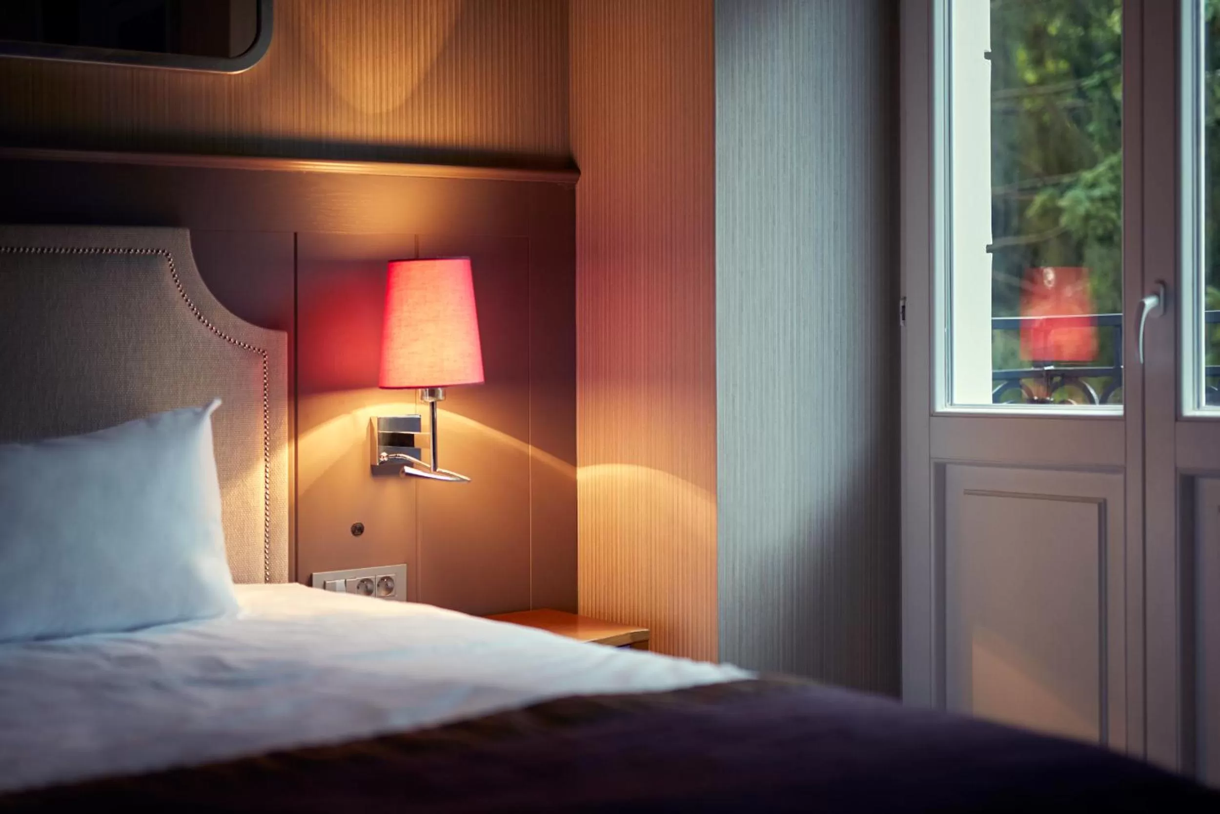 Bed in Bristol Art & Medical SPA