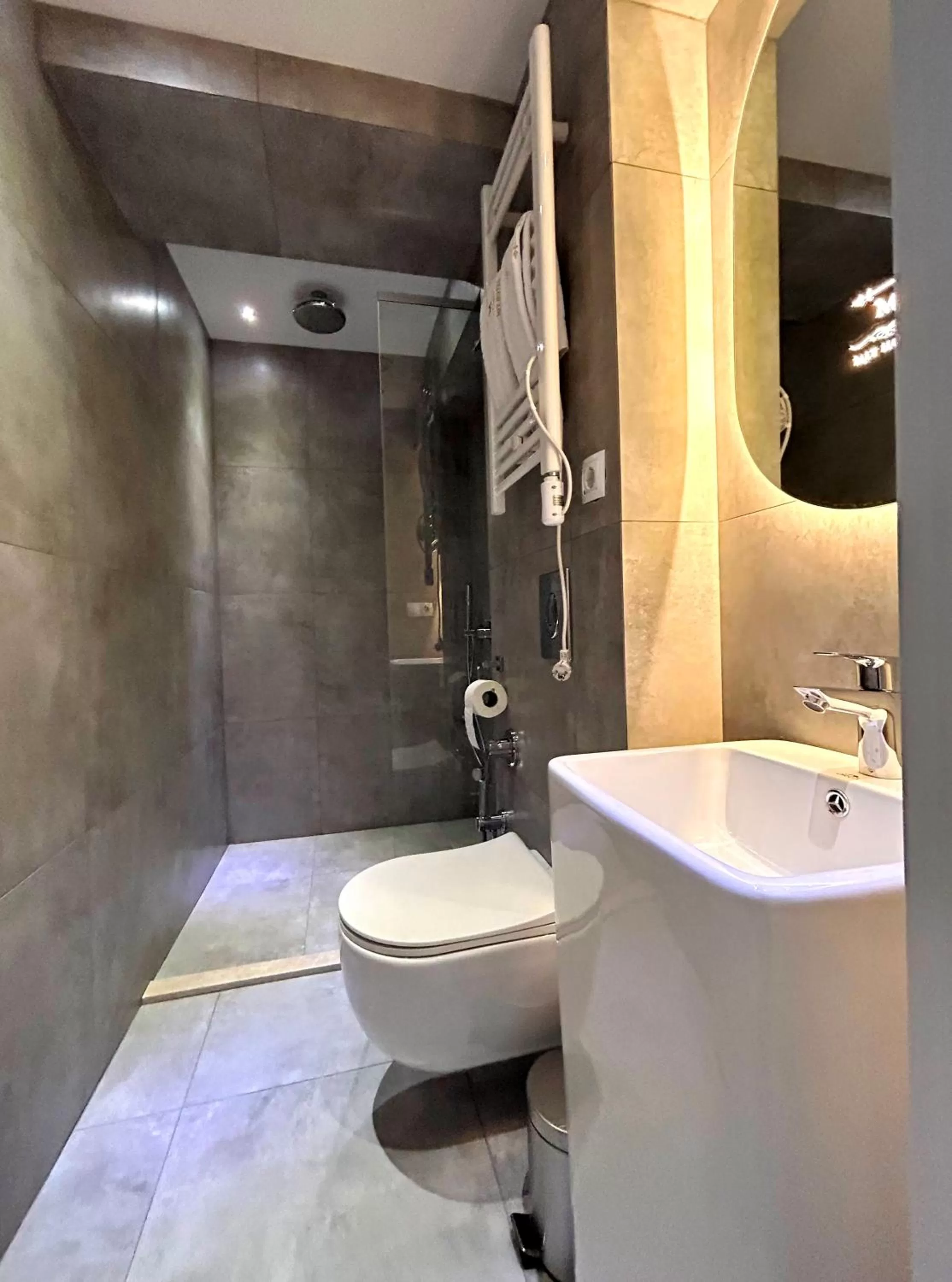 Shower, Bathroom in Mit Hotel Tbilisi