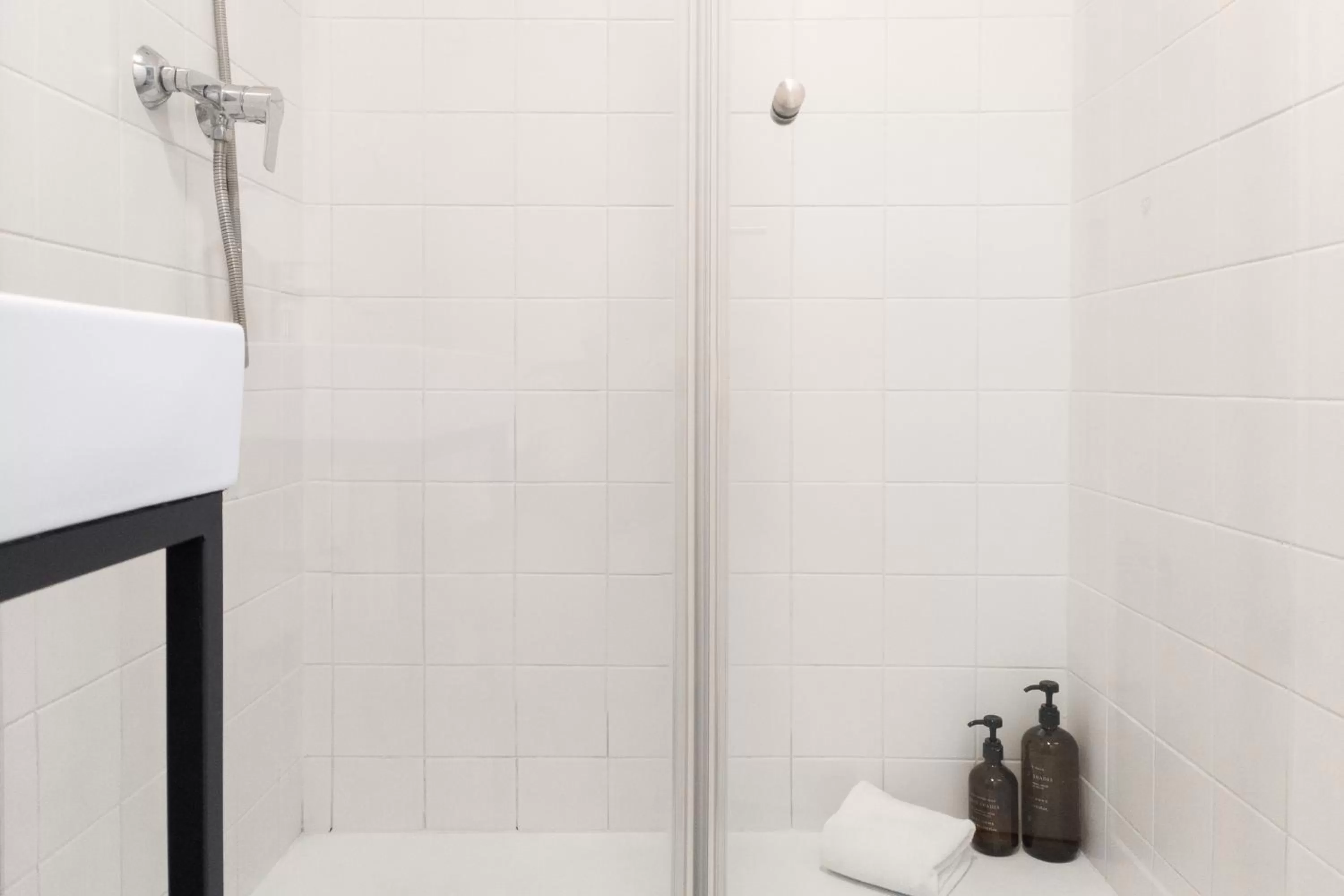 Shower, Bathroom in Alameda Suites @ Porto River