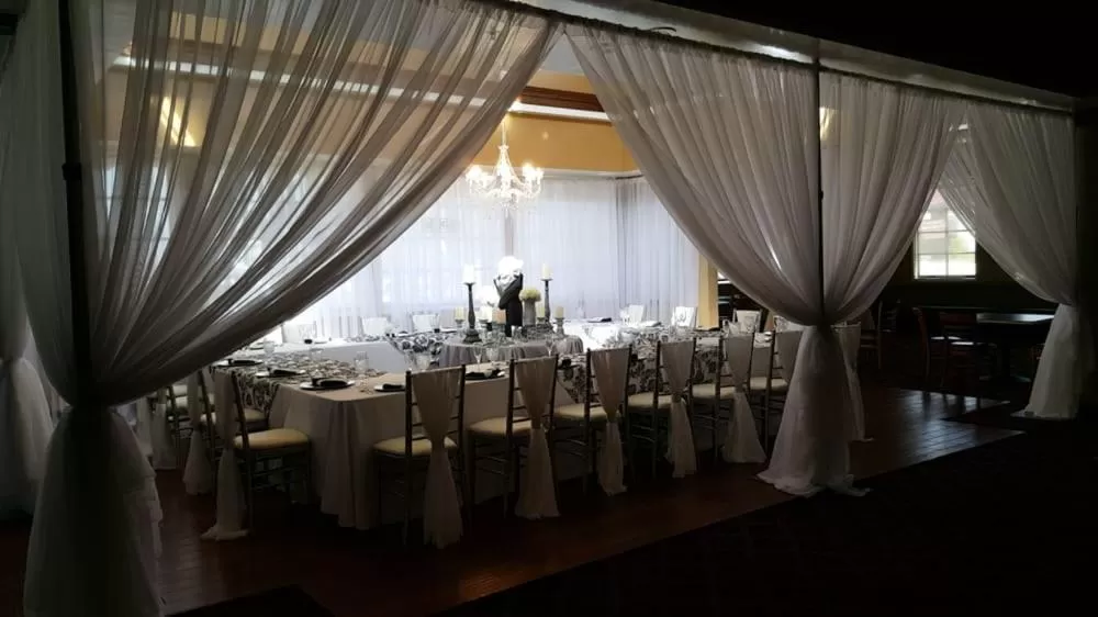 Restaurant/places to eat in Ramada by Wyndham Hawthorne/LAX