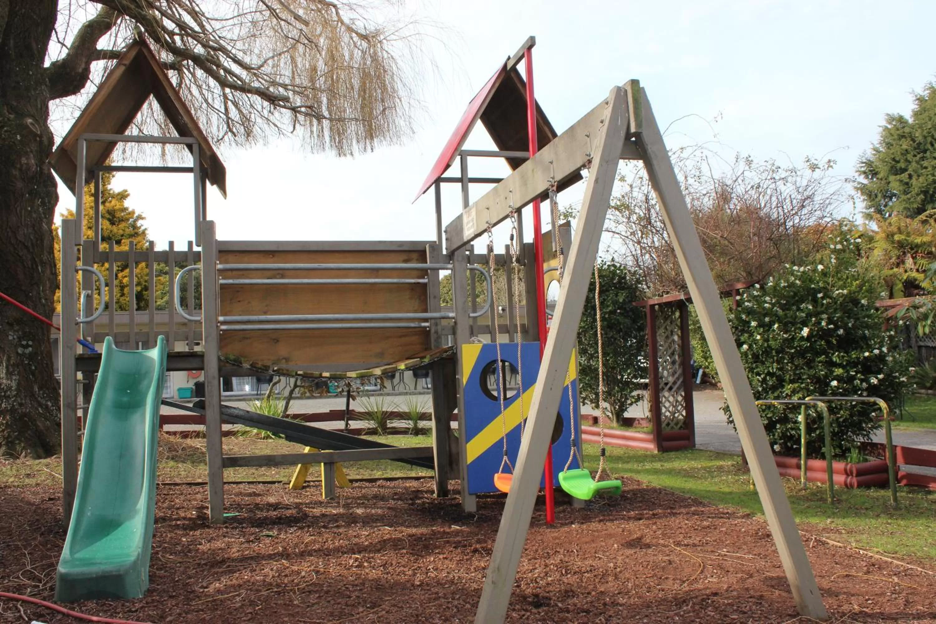 Day in Camellia Court Family Motel