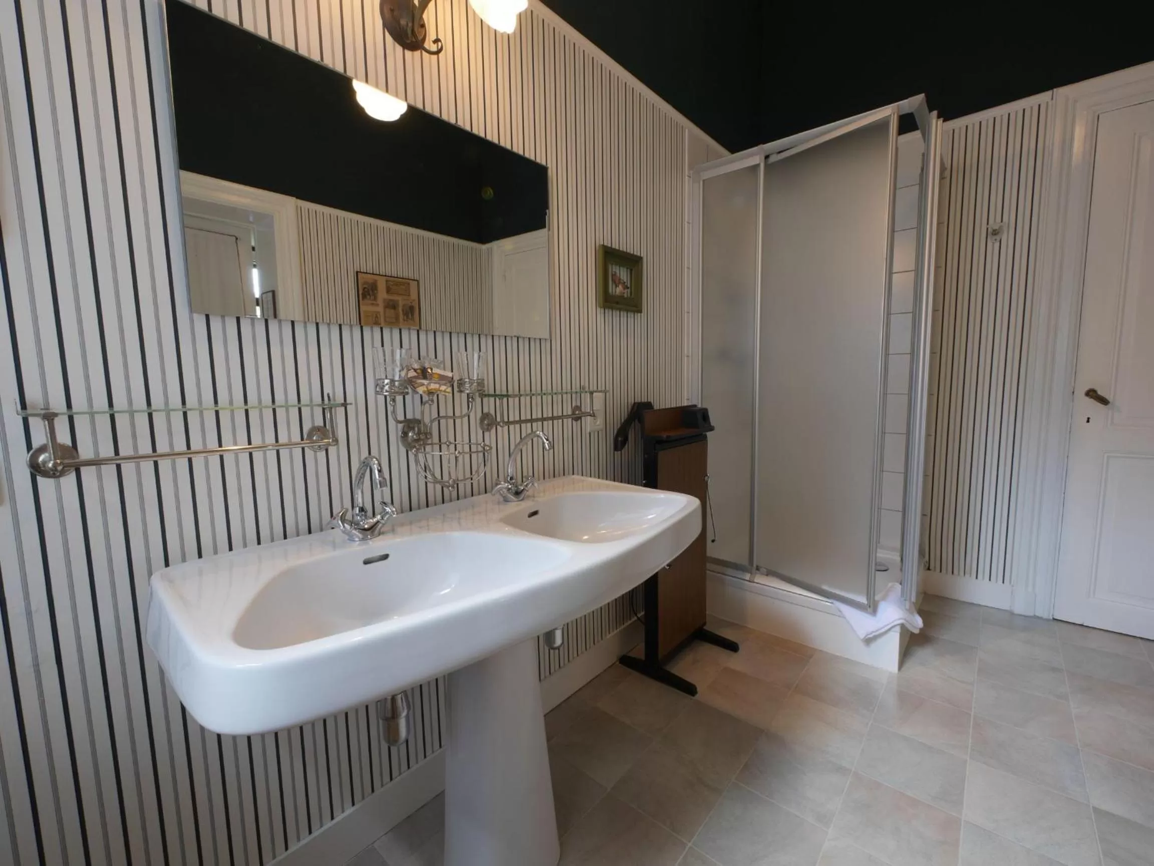 Bathroom in L'Étape Fagnarde - Bed, Breakfast & Sauna