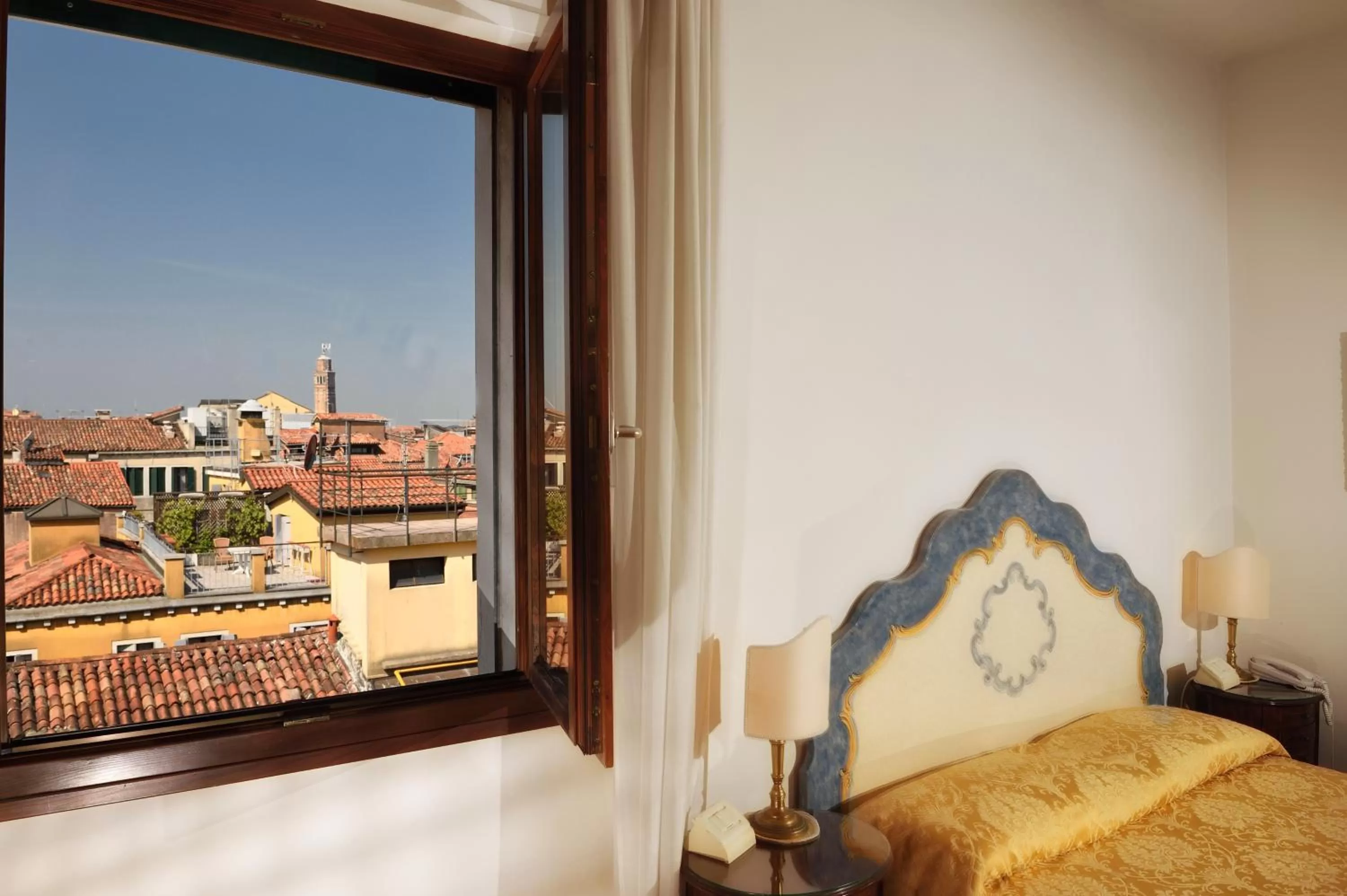 City view, Bed in San Marco Palace