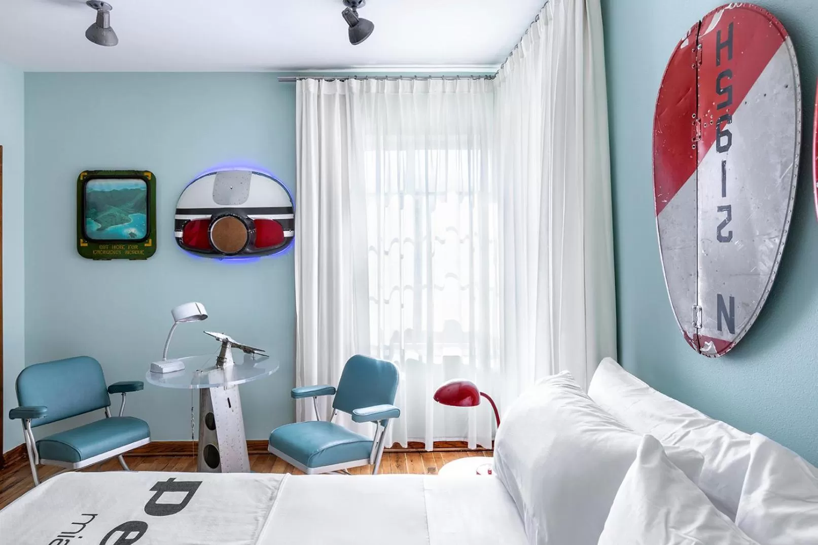 Photo of the whole room, Bed in Pelican Hotel