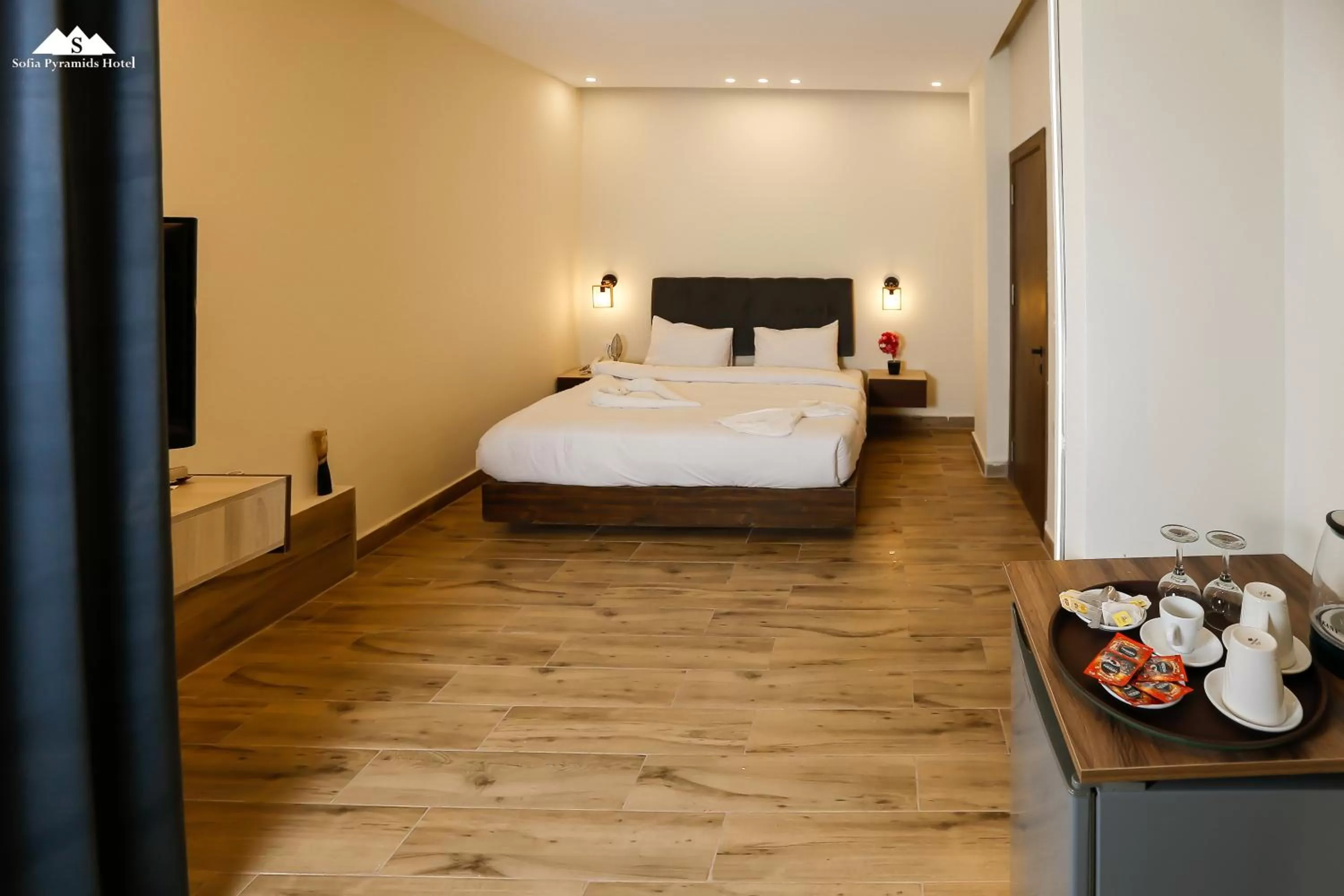Coffee/tea facilities, Bed in Sofia Pyramids Hotel