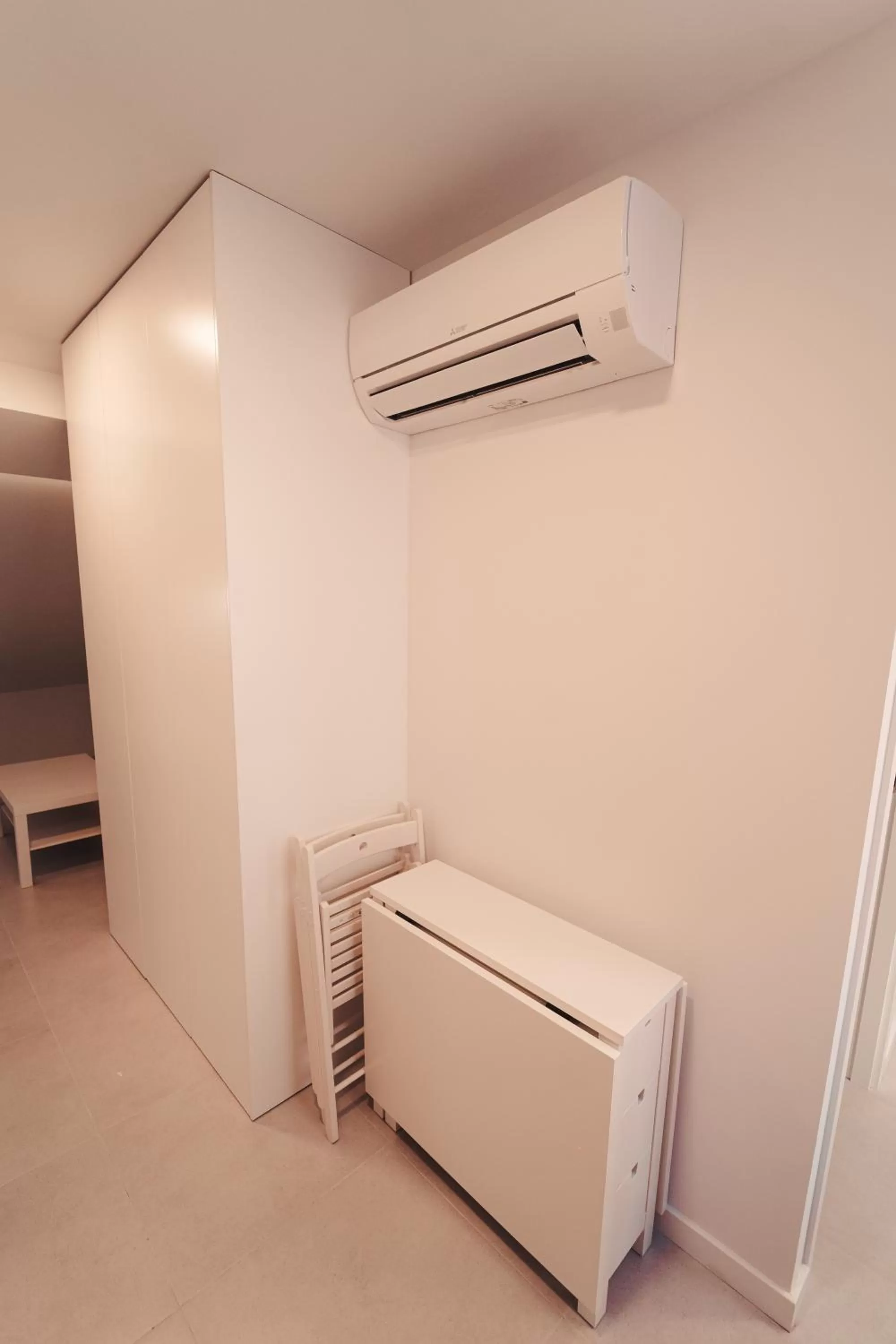 Dining area, Bathroom in Palm Suites