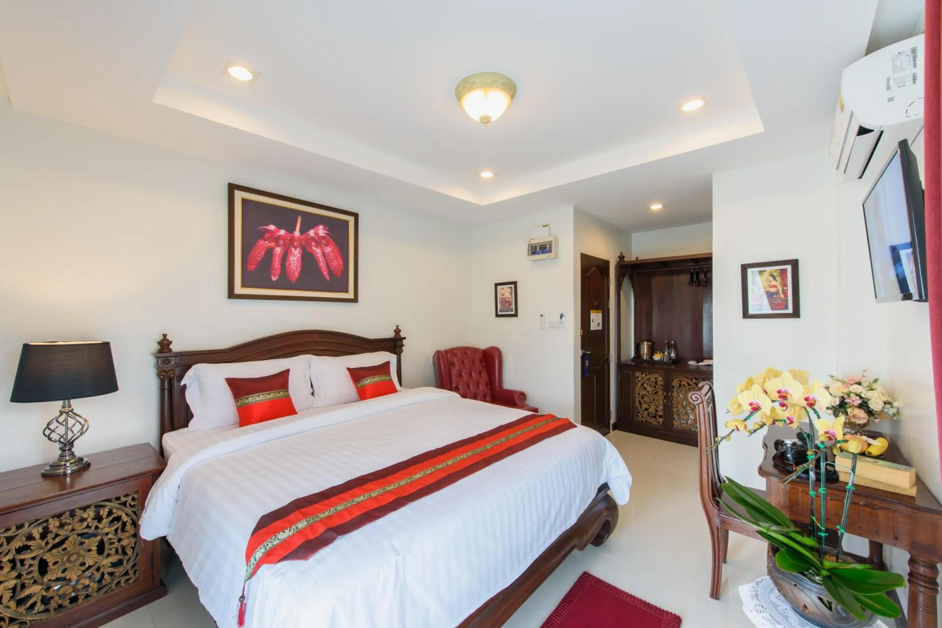 Bed in The Velvet Orchid