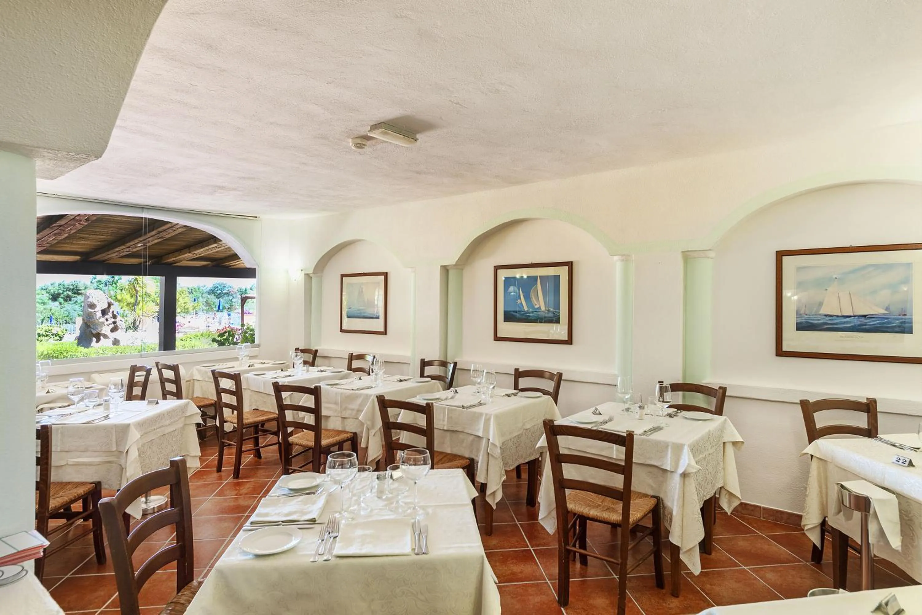 Restaurant/places to eat in Colonna Beach Hotel Marinella