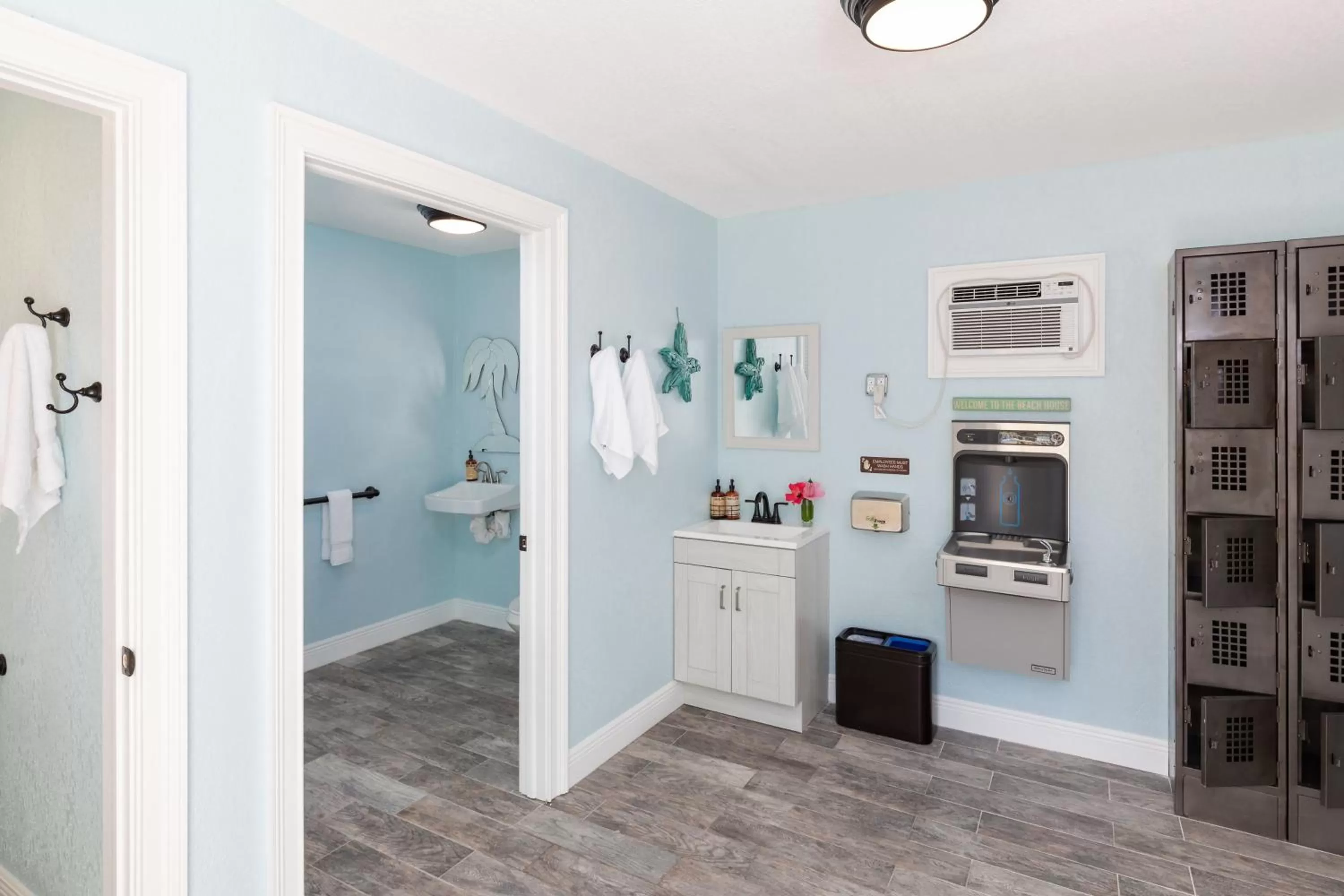 Public Bath in Grassy Flats Resort & Beach Club