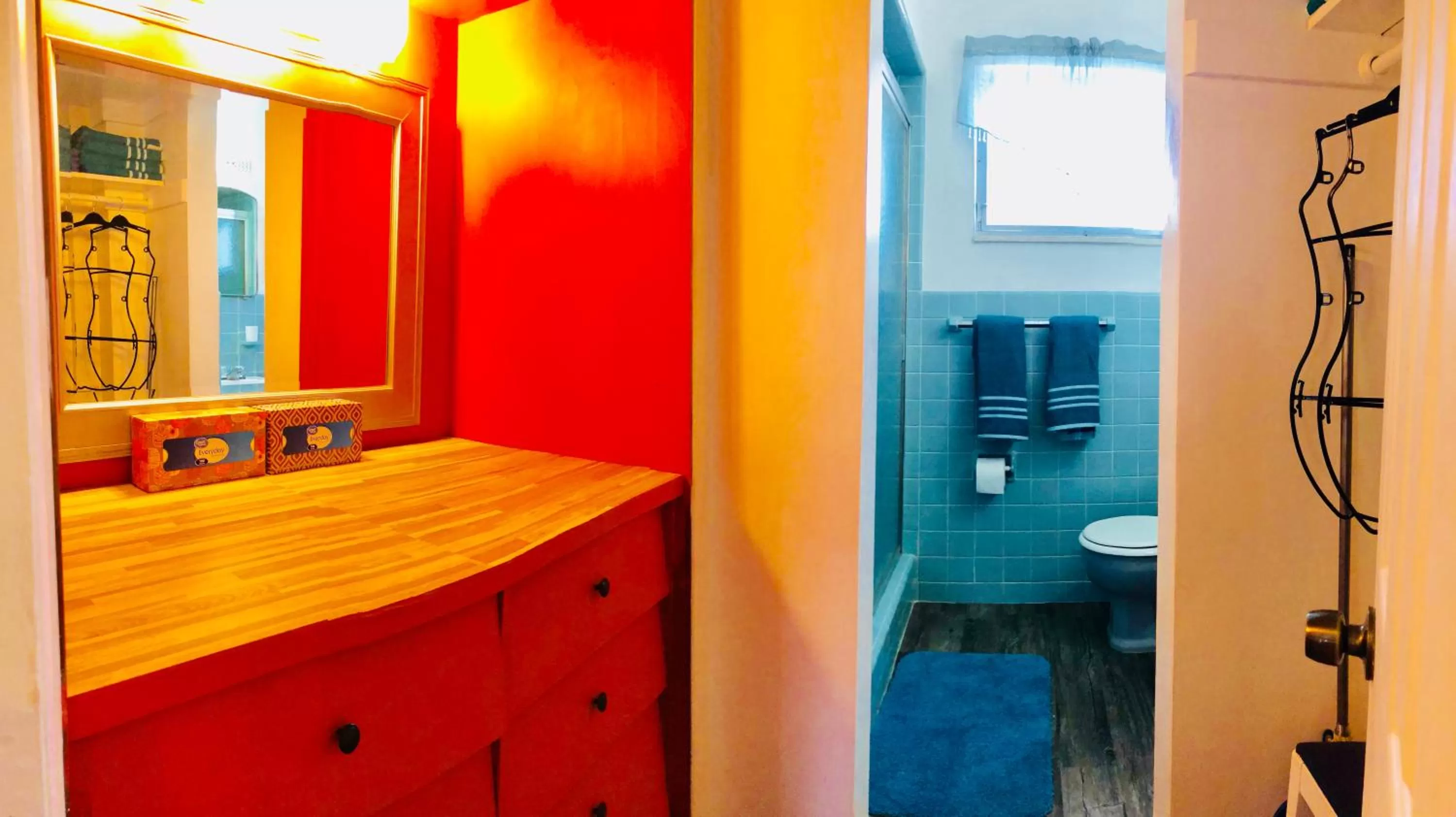 Bathroom in Hollywood Light Haven Lodge