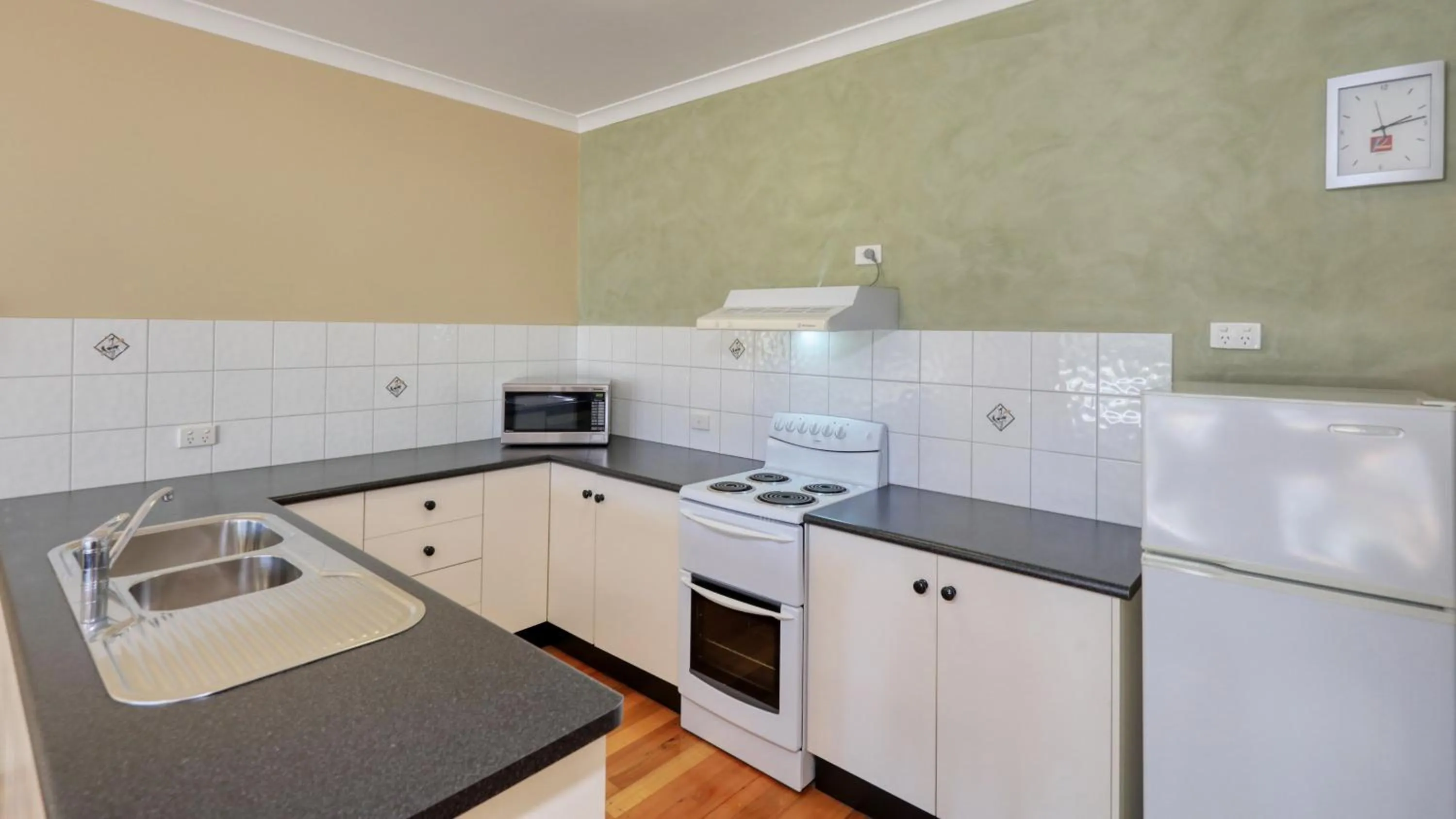 stove in Bridges on Meninya Motel & Apartments