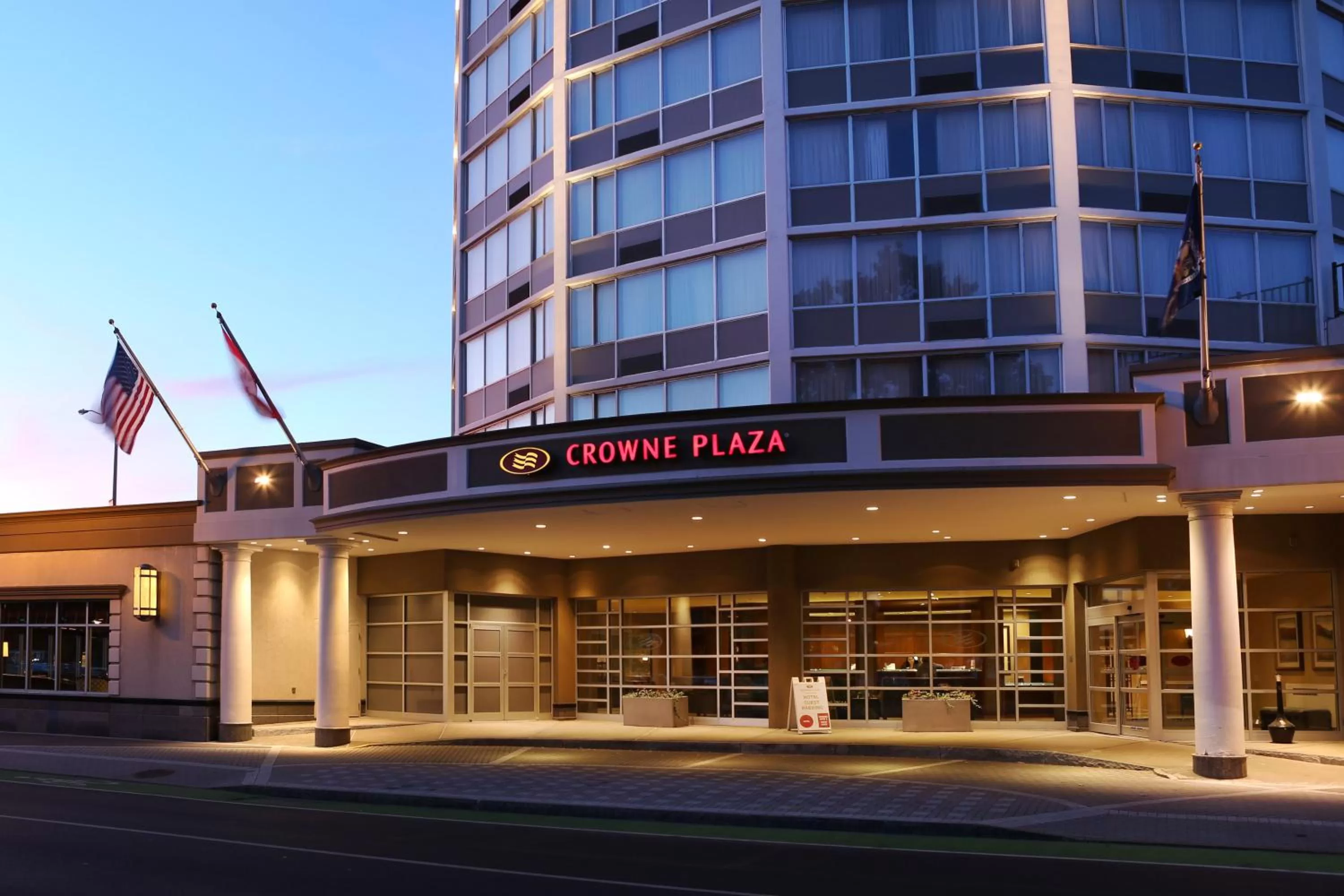 Property building in Crowne Plaza Syracuse by IHG