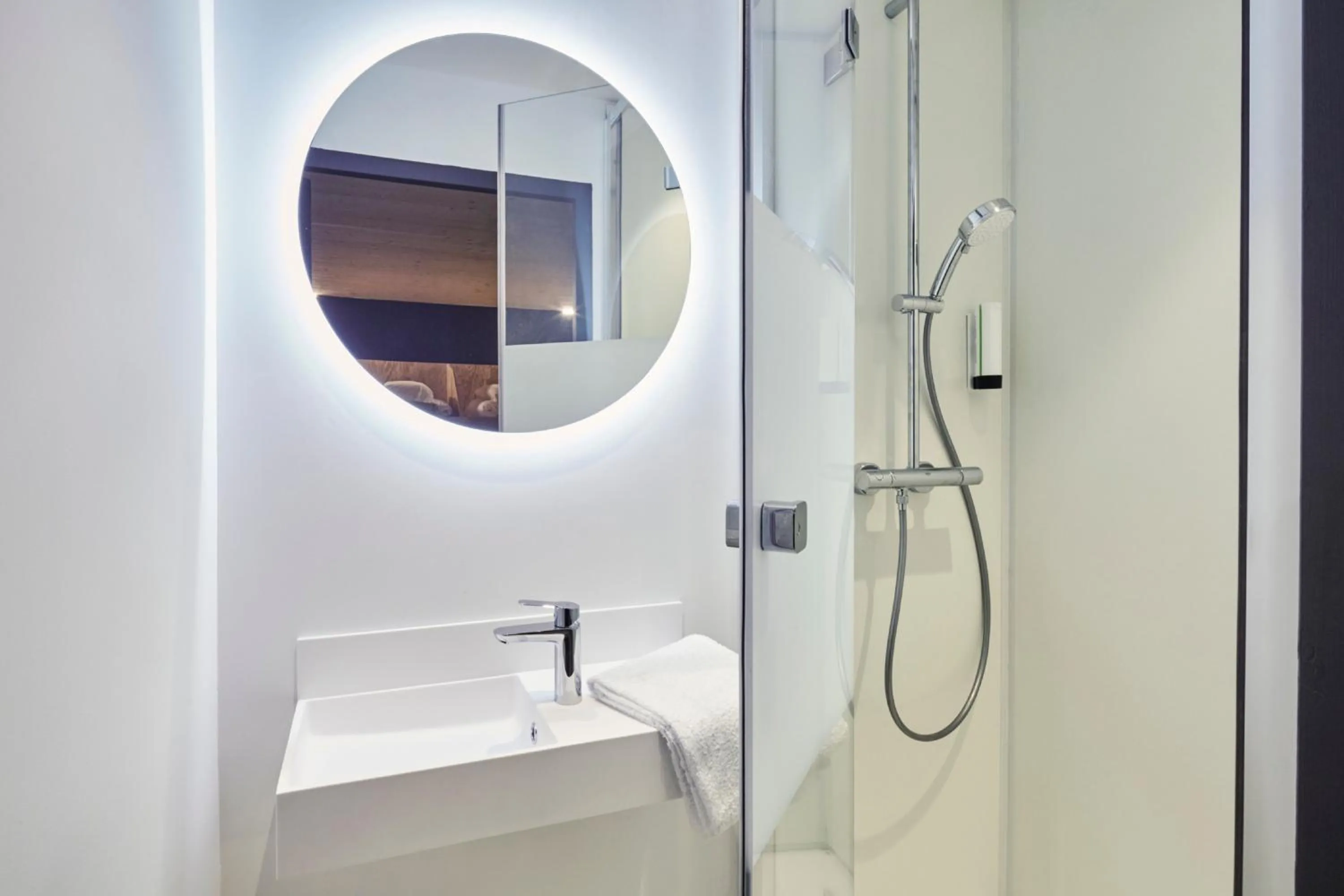 Bathroom in JO&JOE Paris Gentilly - Auberge de Jeunesse