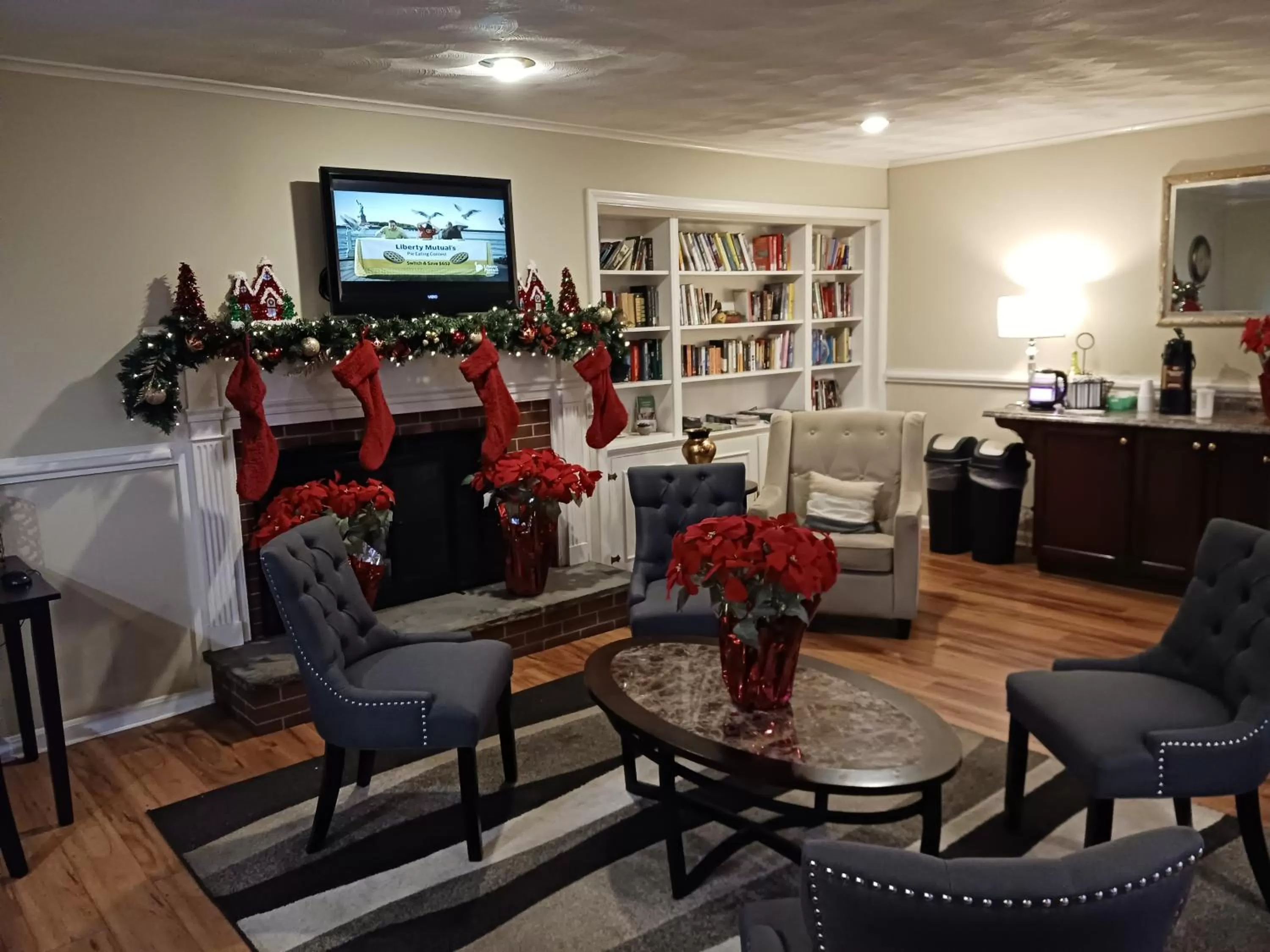 Lobby or reception in Colonial Inn Seekonk